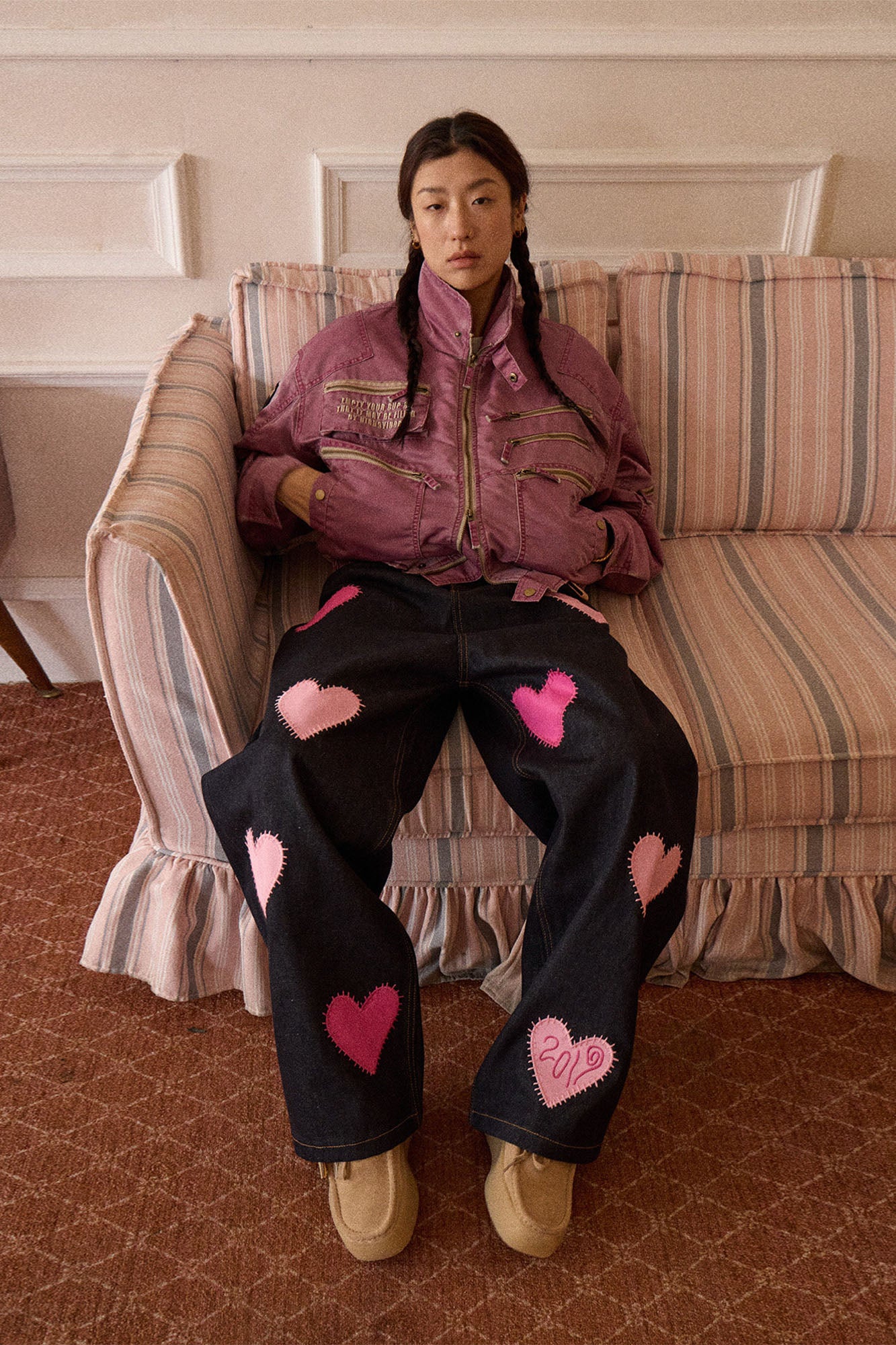 NIANJIUYIKOUER Contrast Heart Patch Jeans