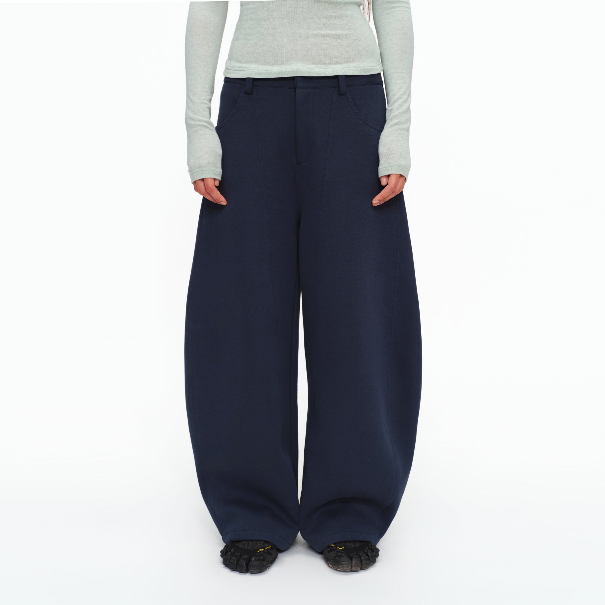 OINIMI Essential Barrel-Leg Pants