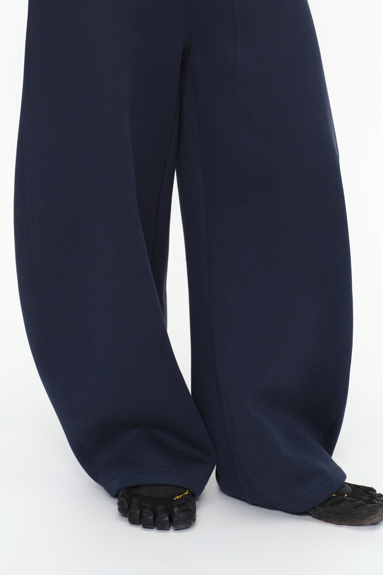OINIMI Essential Barrel-Leg Pants