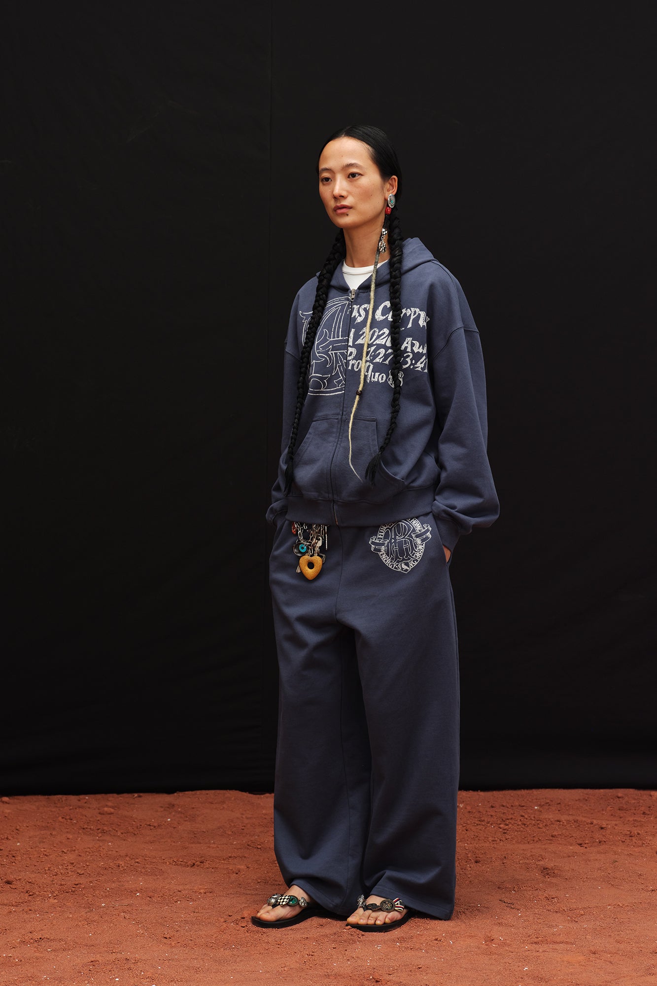 OINIMI Faded Graphic Zip-Up Hoodie