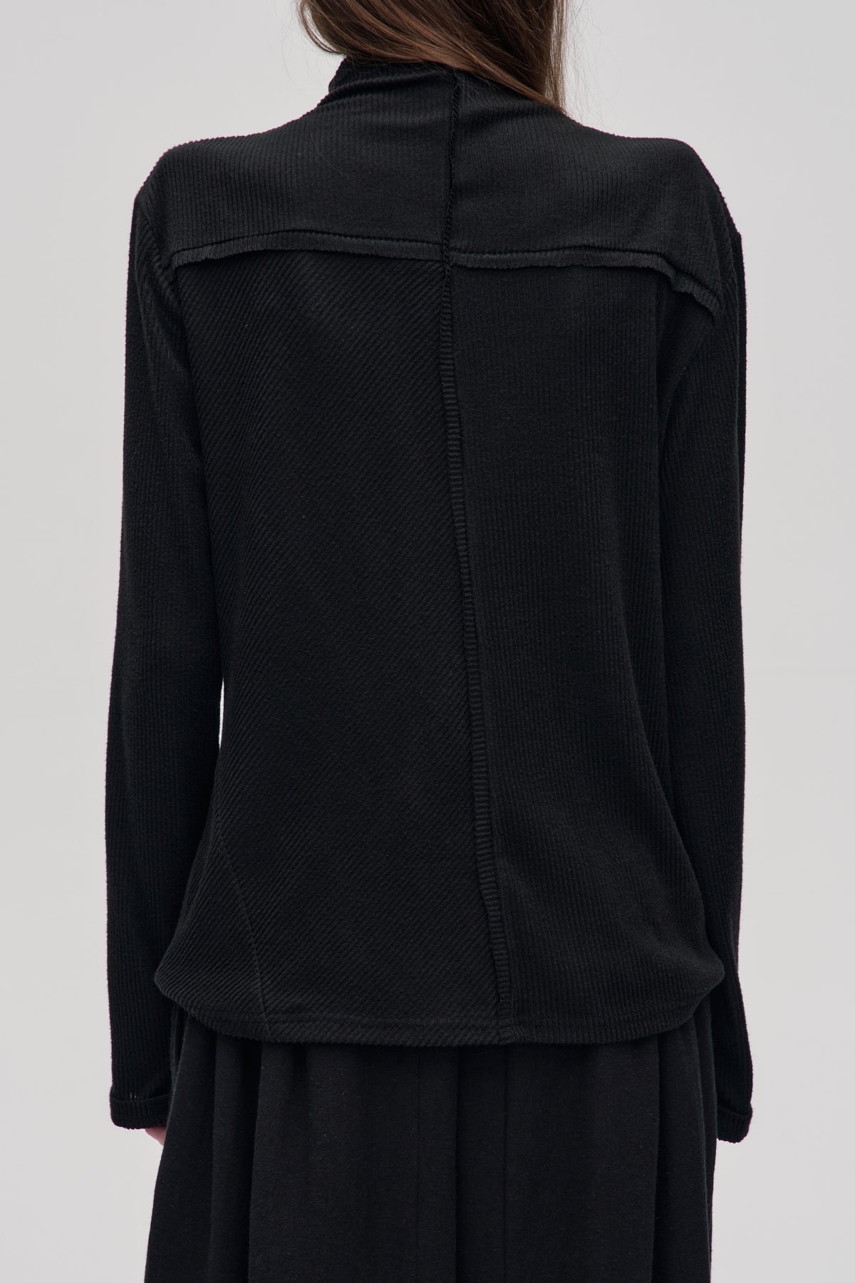 ILNya Nieternite Nifutur Deconstructed Stand-Collar Slim Long-Sleeve Tee — half body