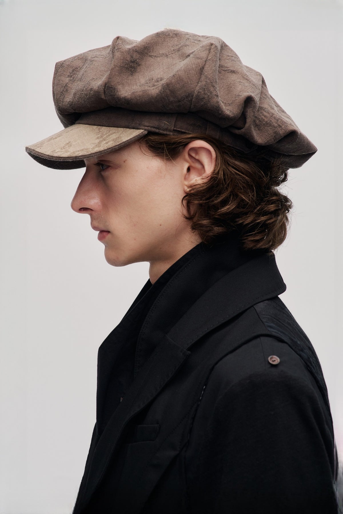 ILNya Nieternite Nifutur Retro Patterned Newsboy Cap — half body