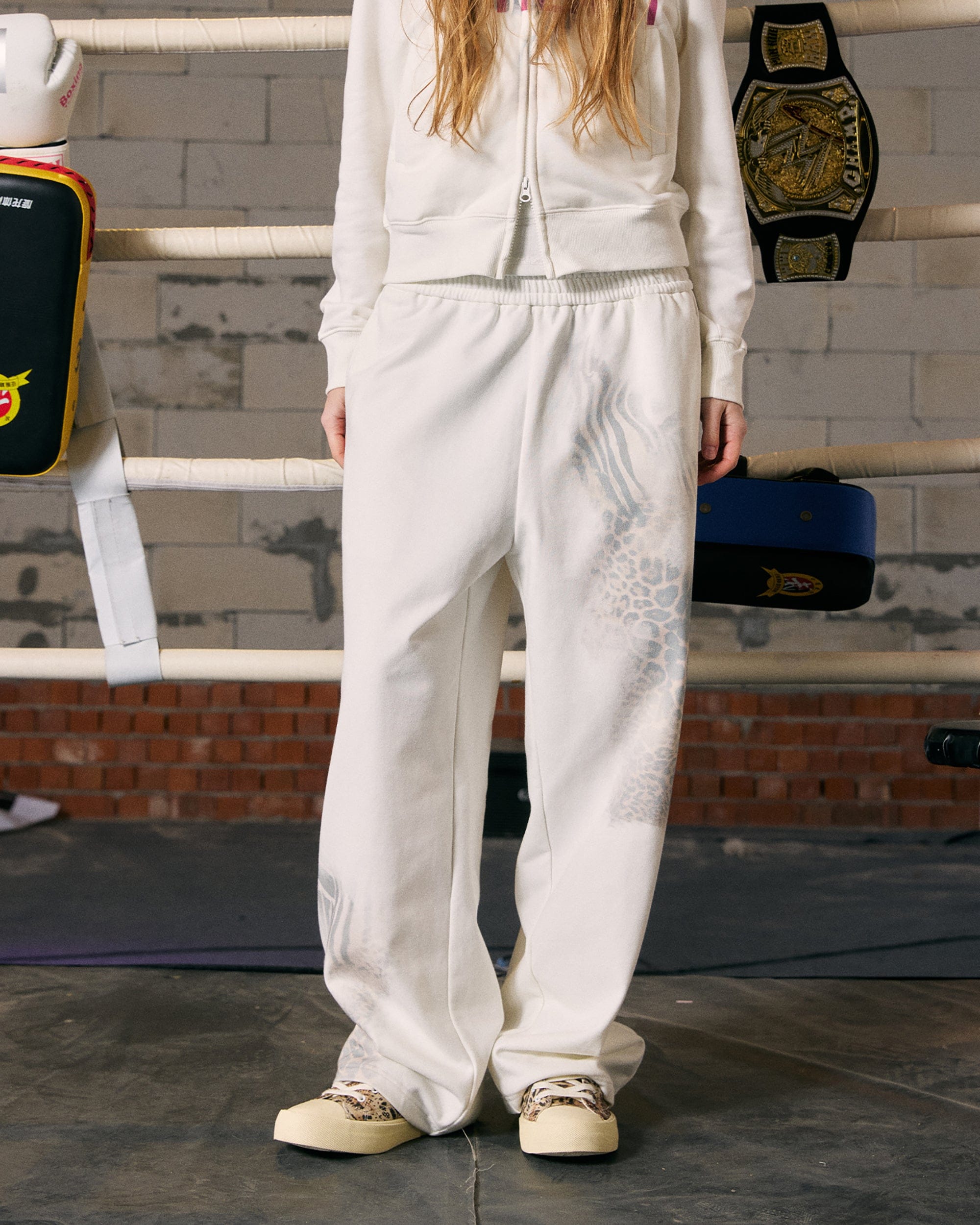 DONSMOKE Zebra Full-Print Straight-Leg Sweatpants