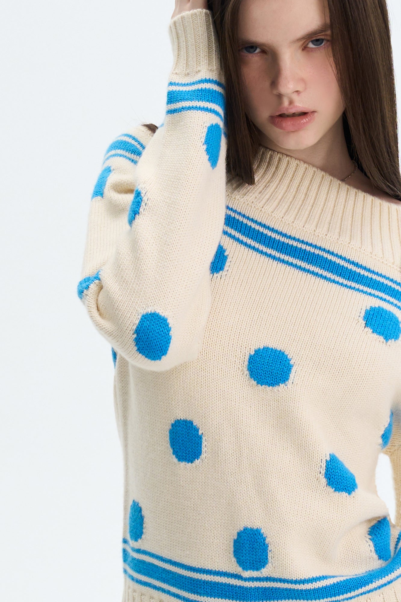 THE NEVERMORE Contrast Polka Dot Off-Shoulder Sweater