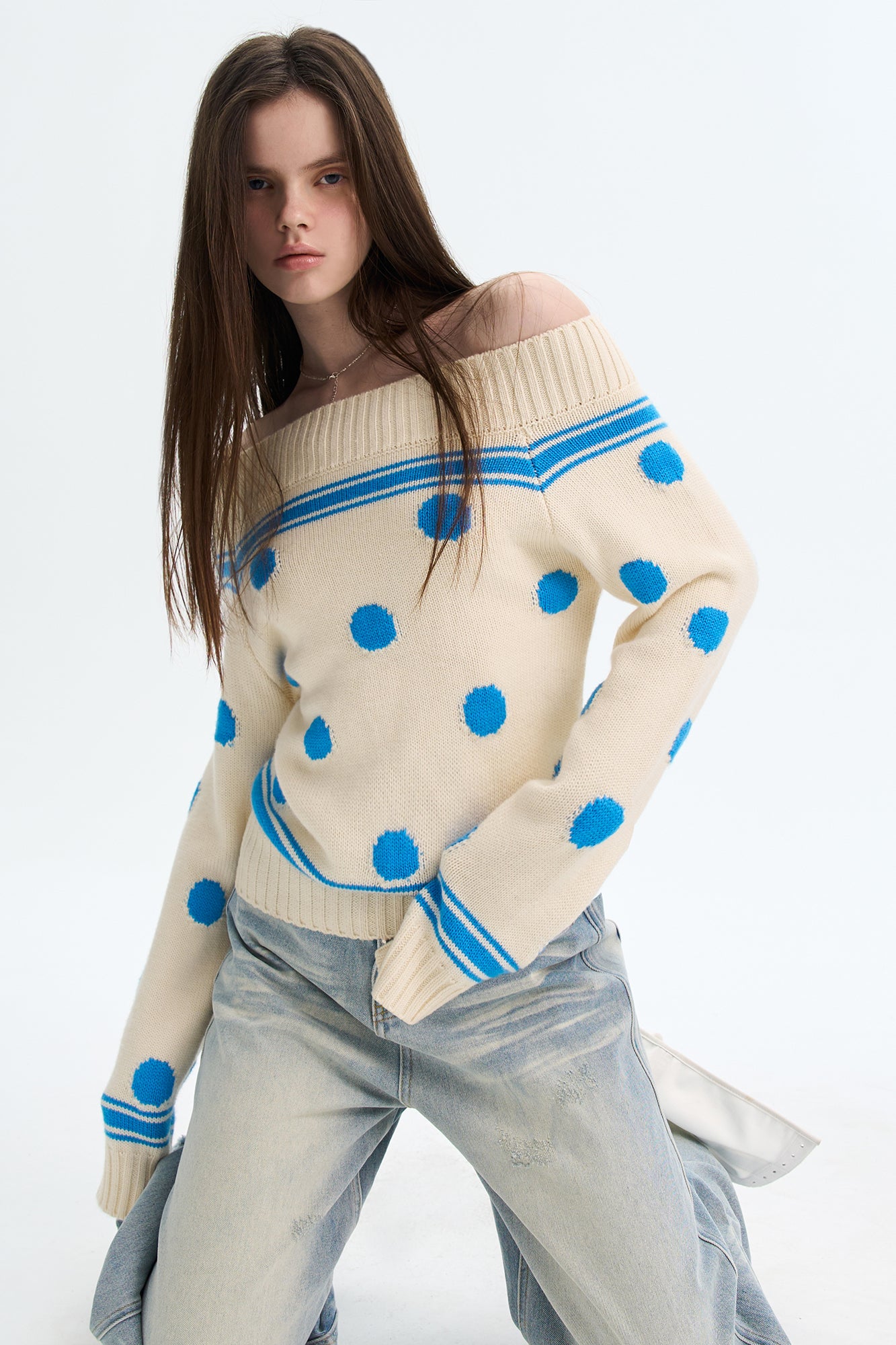 THE NEVERMORE Contrast Polka Dot Off-Shoulder Sweater