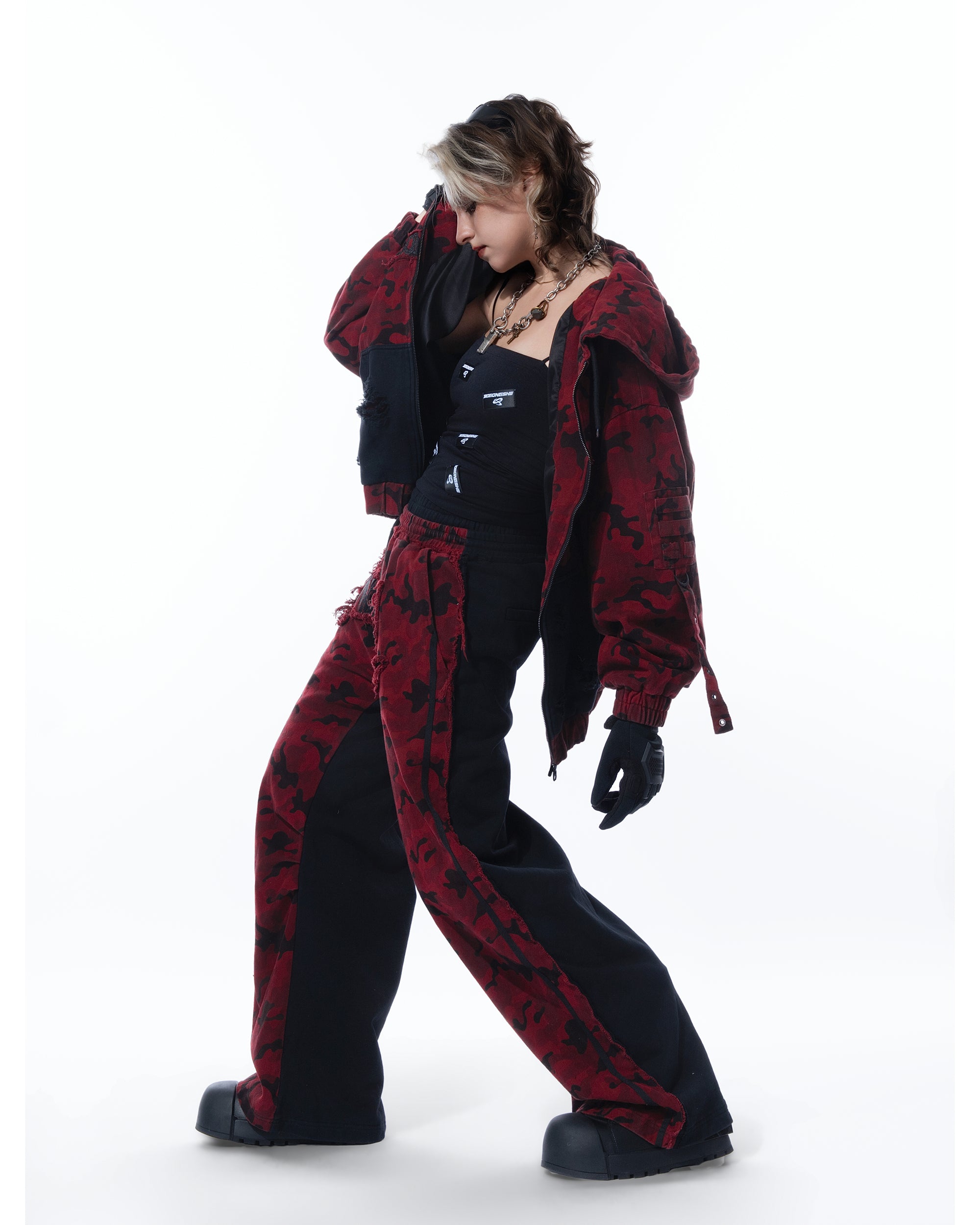 MOGONGSHE Camo Frayed LOGO Patch Hooded Jacket