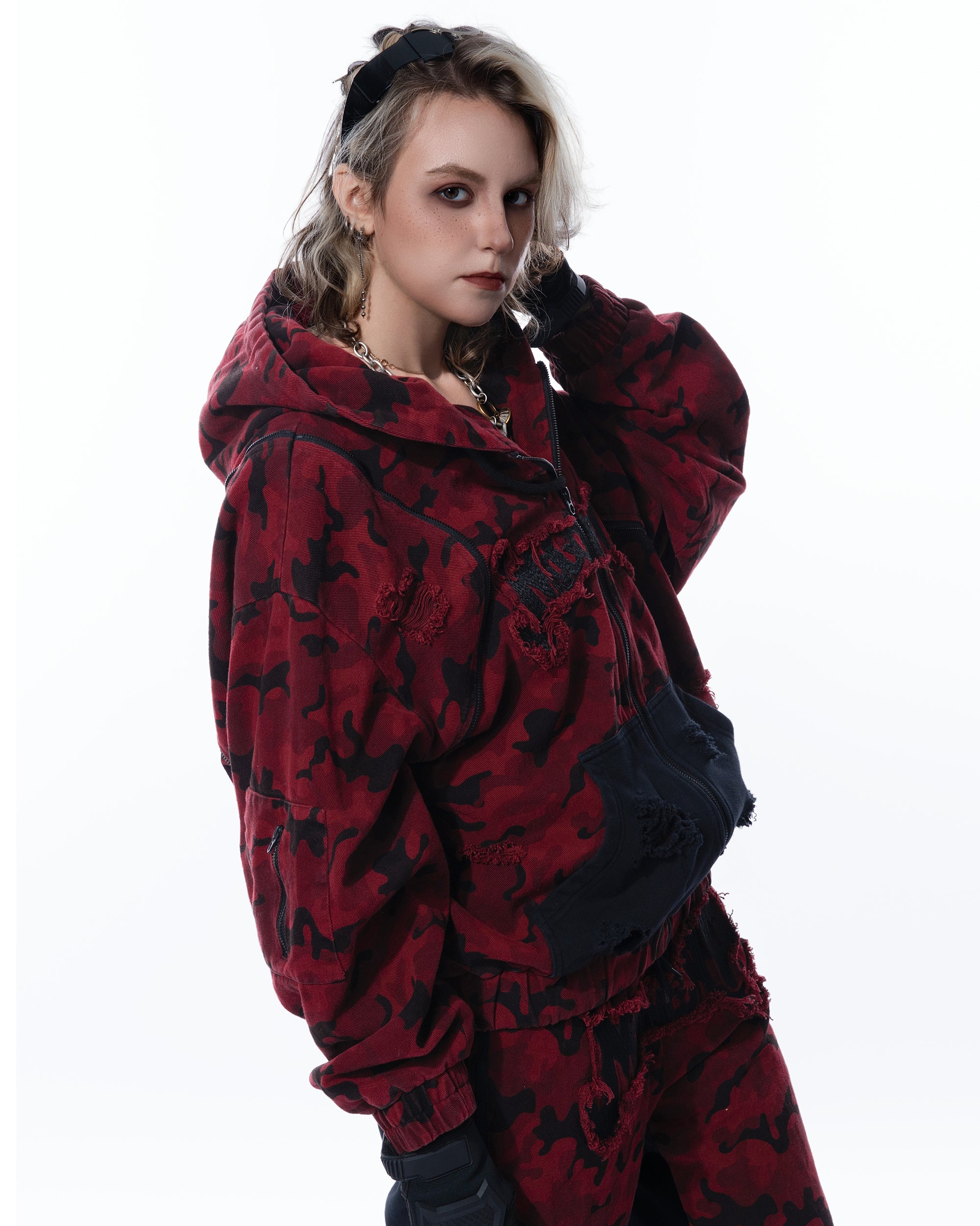 MOGONGSHE Camo Frayed LOGO Patch Hooded Jacket