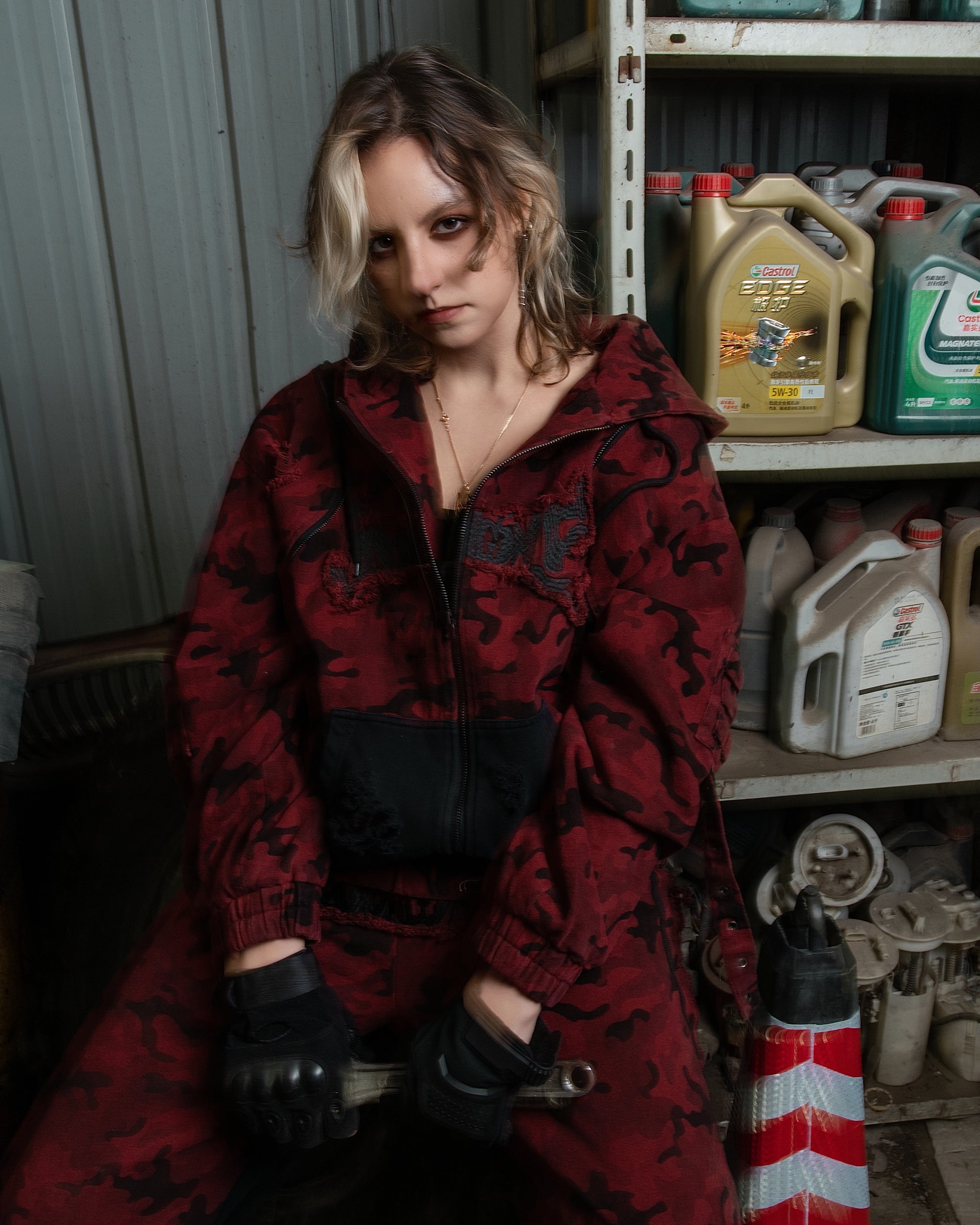 MOGONGSHE Camo Frayed LOGO Patch Hooded Jacket