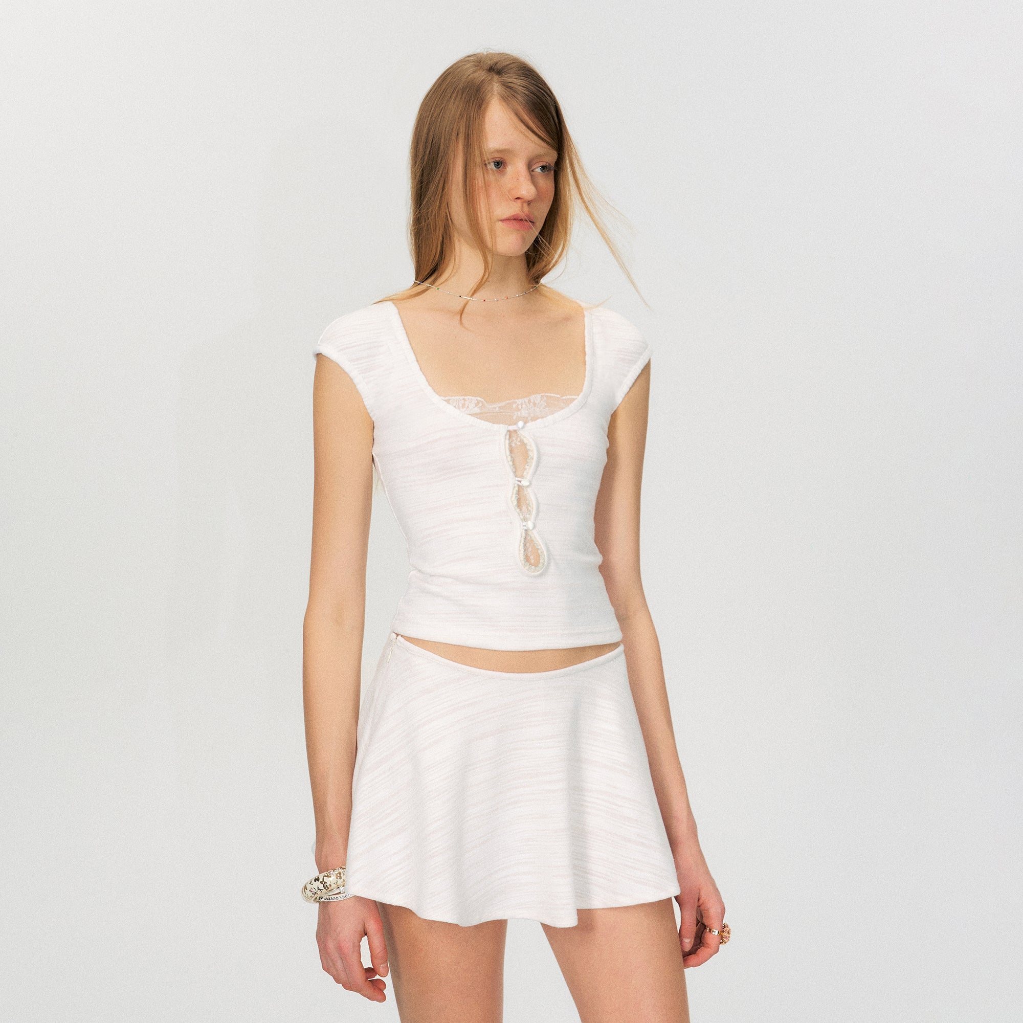 THE NEVERMORE Linen Slub Keyhole Lace Trim Fitted Top