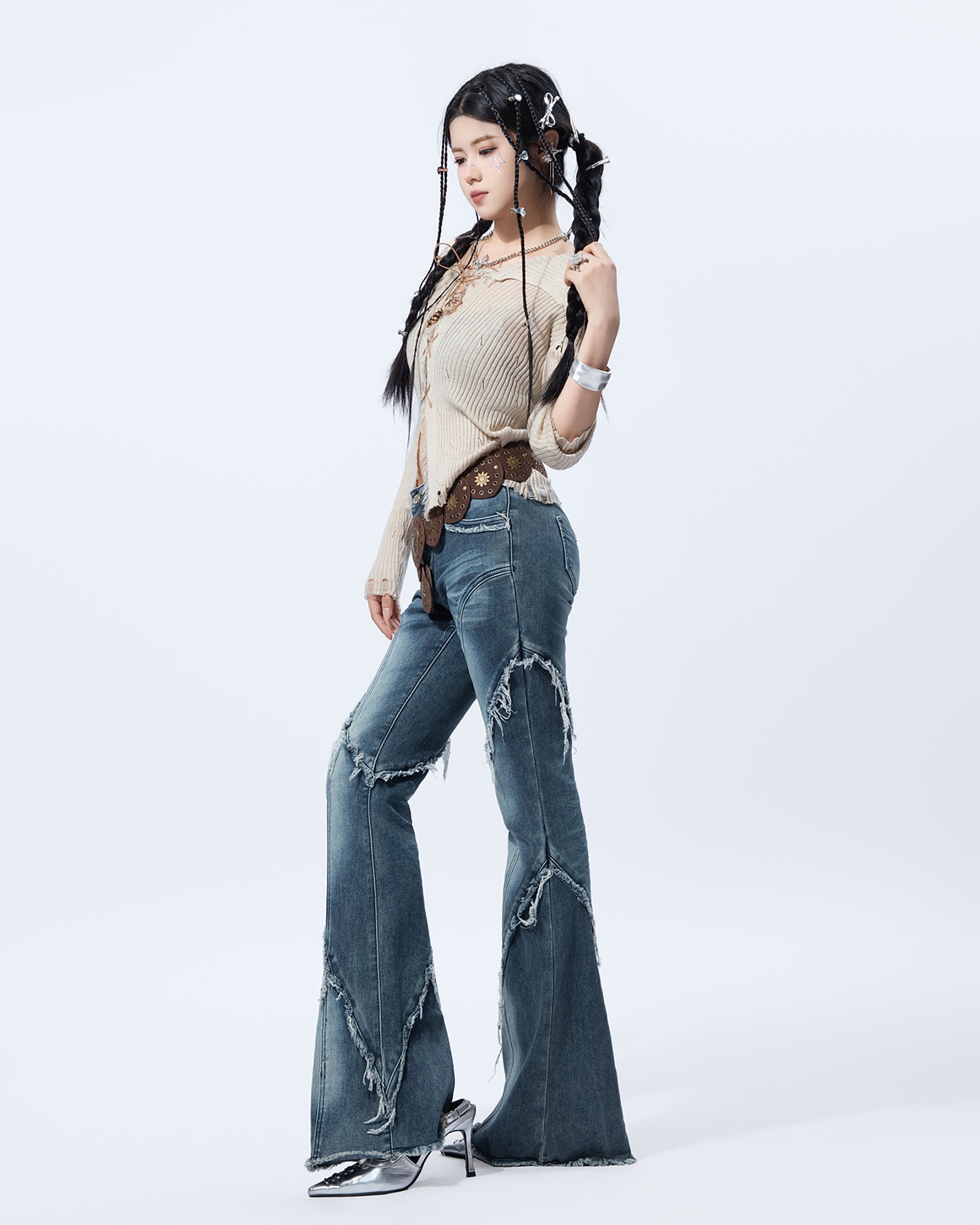 MOGONGSHE Frayed Diagonal-Spliced Flared Jeans