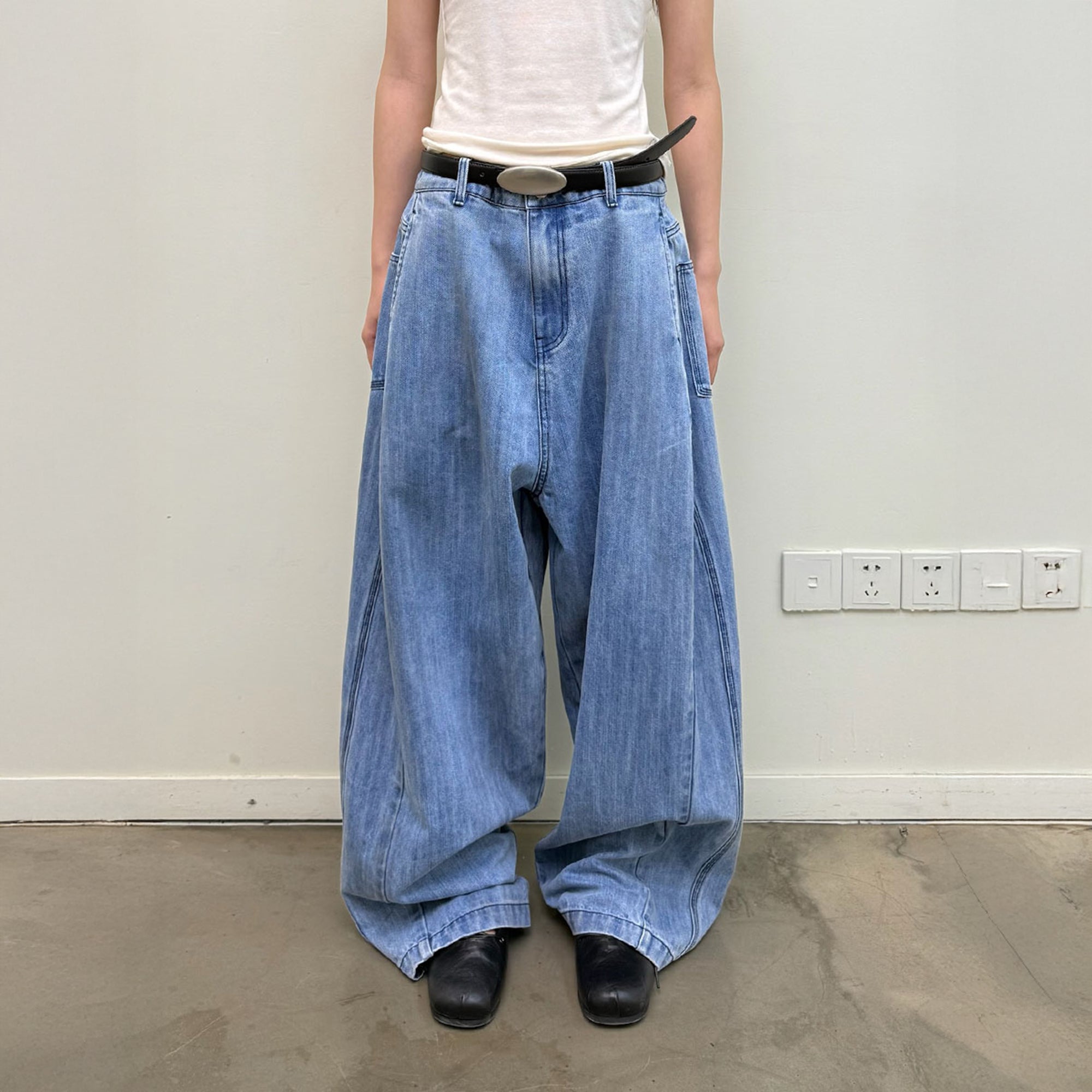 NEVERSEEZ Curved-Seam Utility Barrel-Leg Jeans