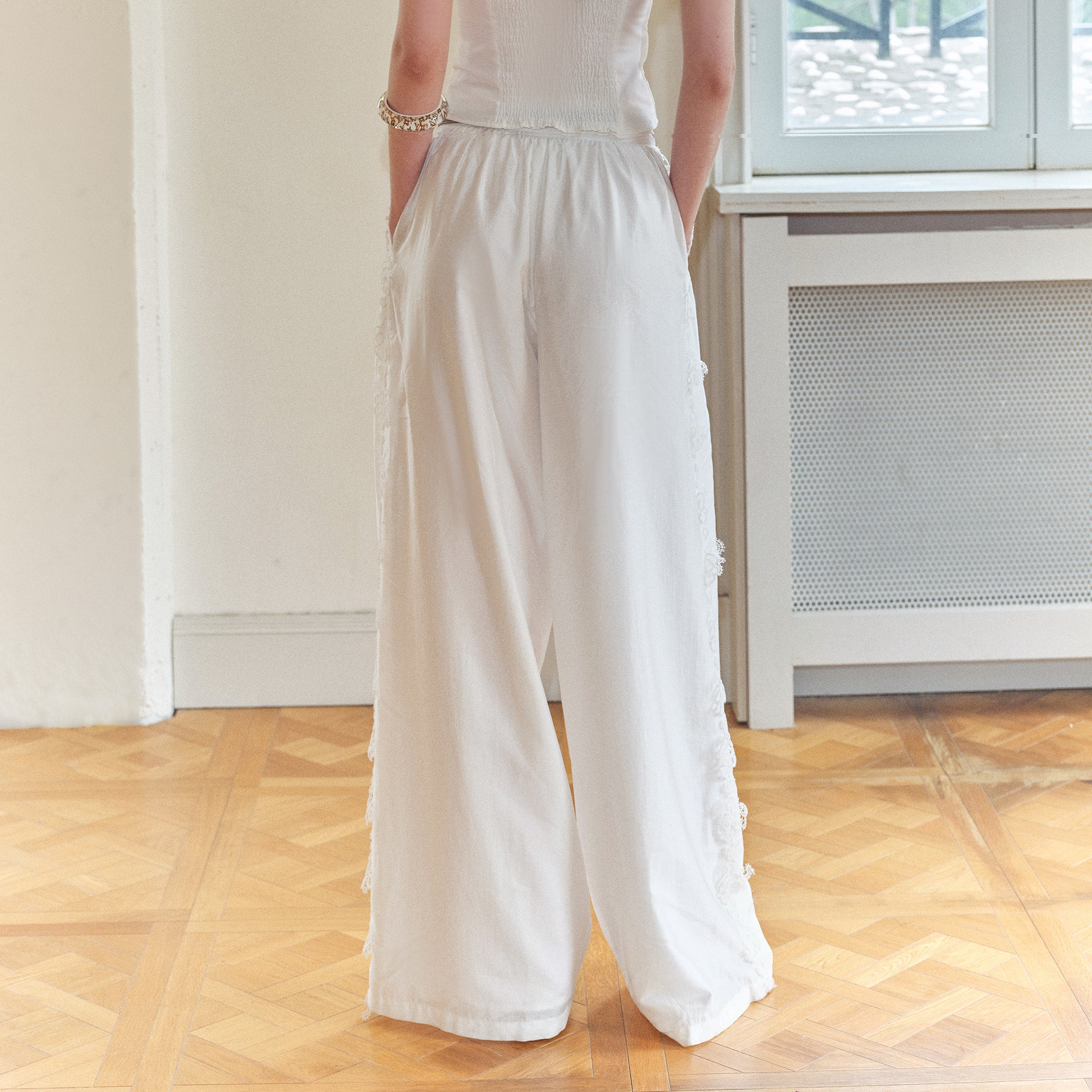 THE NEVERMORE Side Lace Trim Wide-Leg Pants