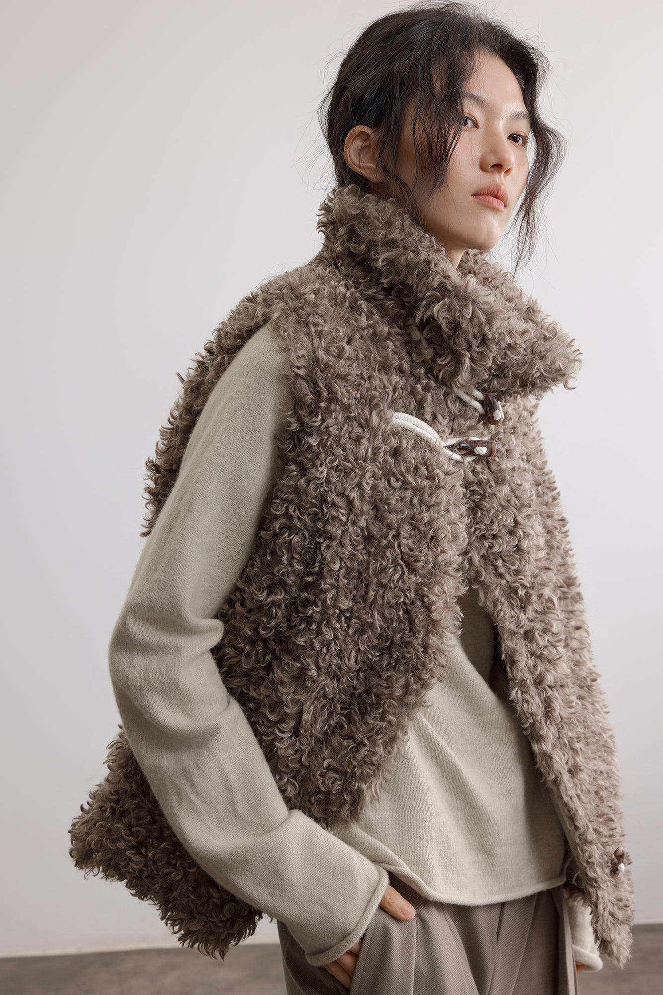 SAME FLOW Curly Faux Shearling Toggle Vest
