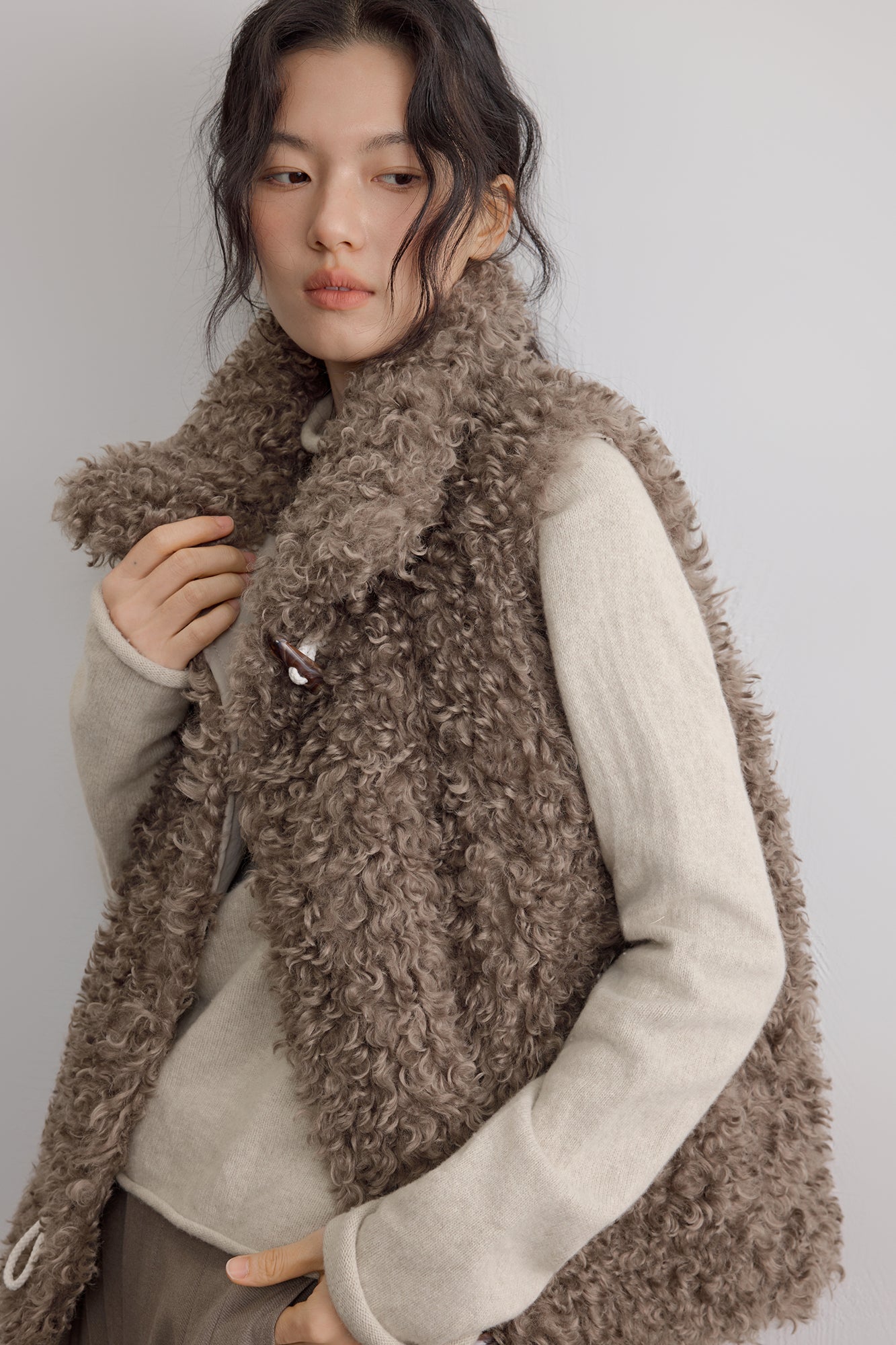 SAME FLOW Curly Faux Shearling Toggle Vest