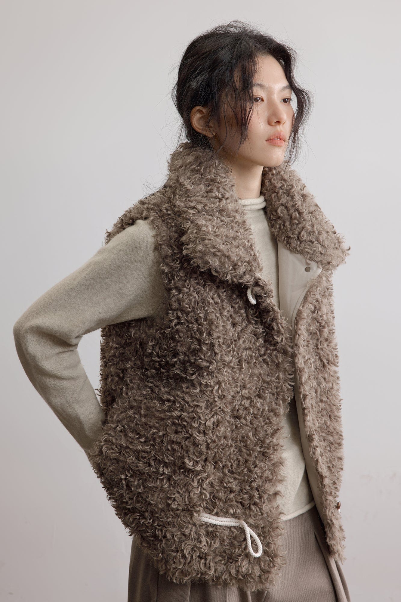 SAME FLOW Curly Faux Shearling Toggle Vest