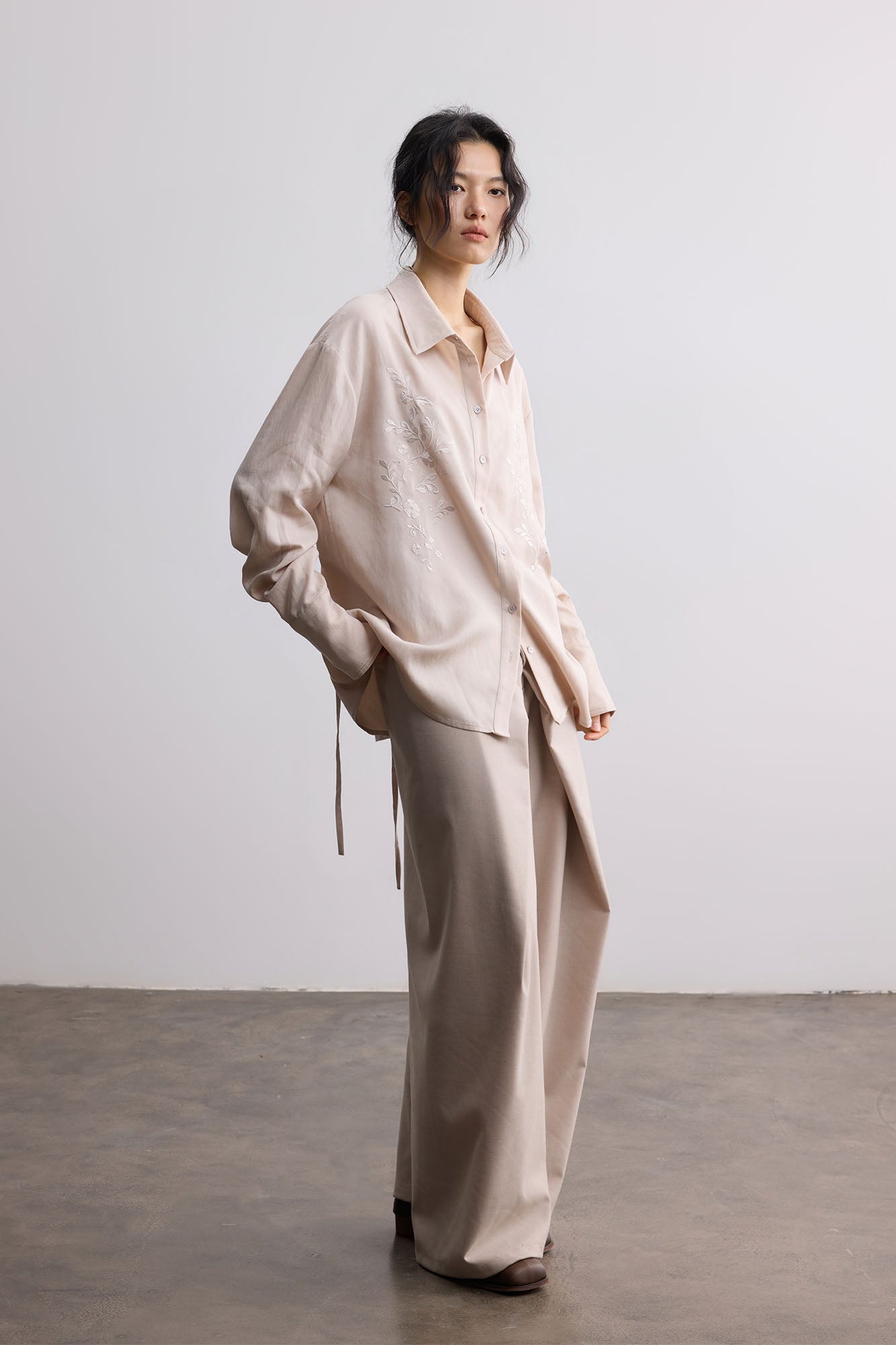 SAME FLOW Floral Embroidered Back-Drawstring Shirt