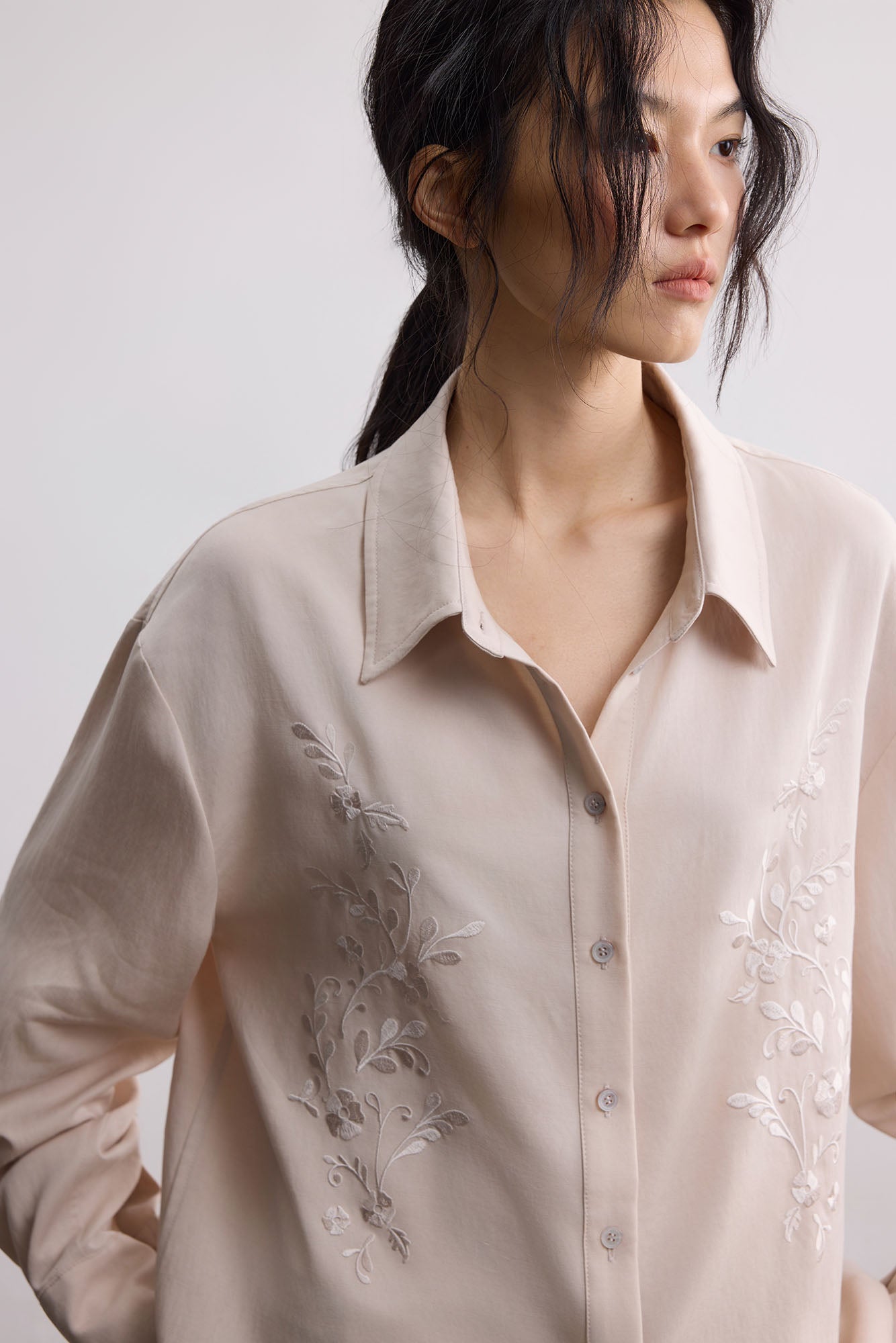 SAME FLOW Floral Embroidered Back-Drawstring Shirt