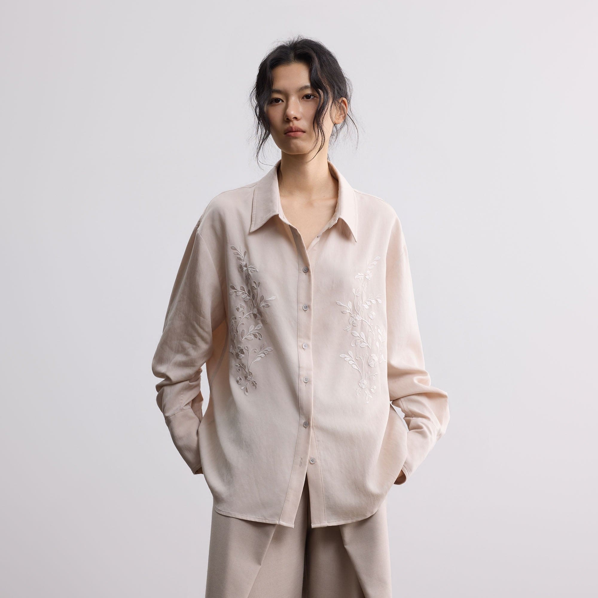 SAME FLOW Floral Embroidered Back-Drawstring Shirt