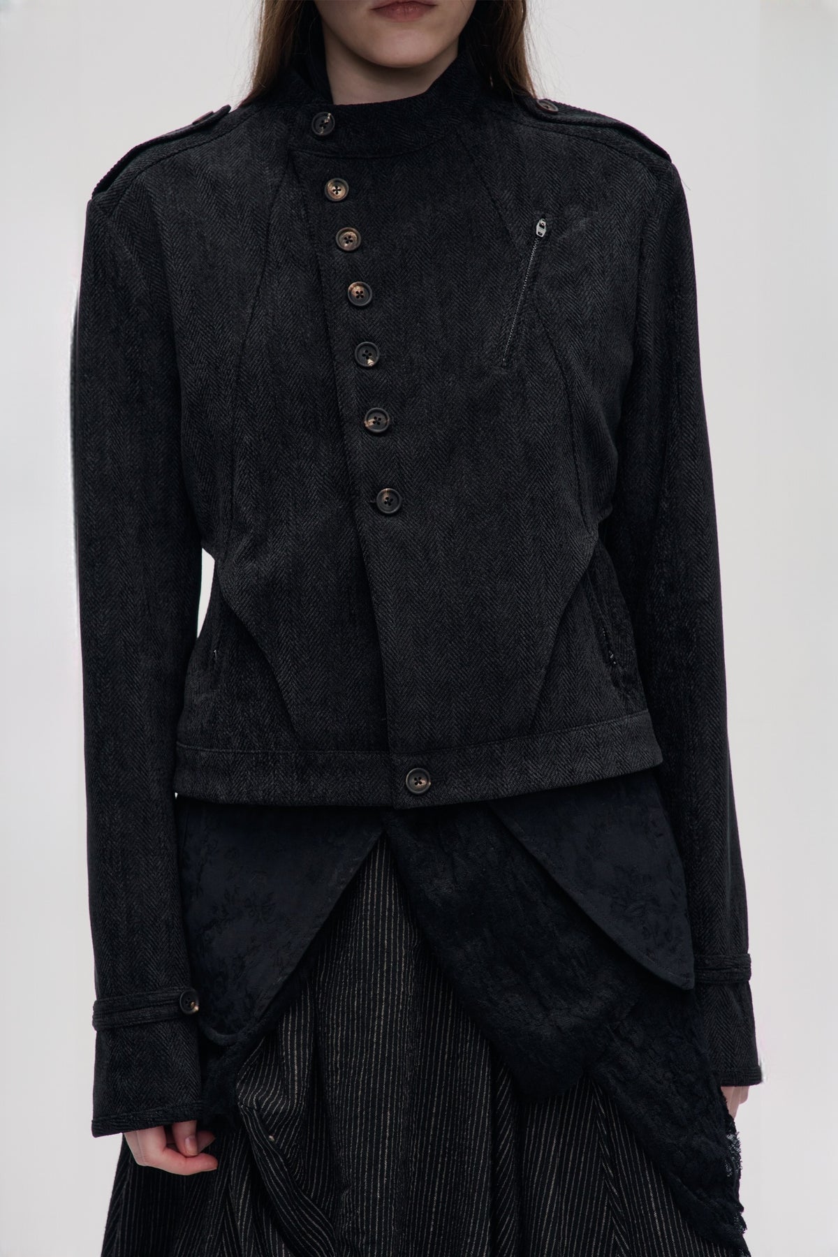 ILNya Nieternite Nifutur Napoleon Collar Slim Short Jacket — half body