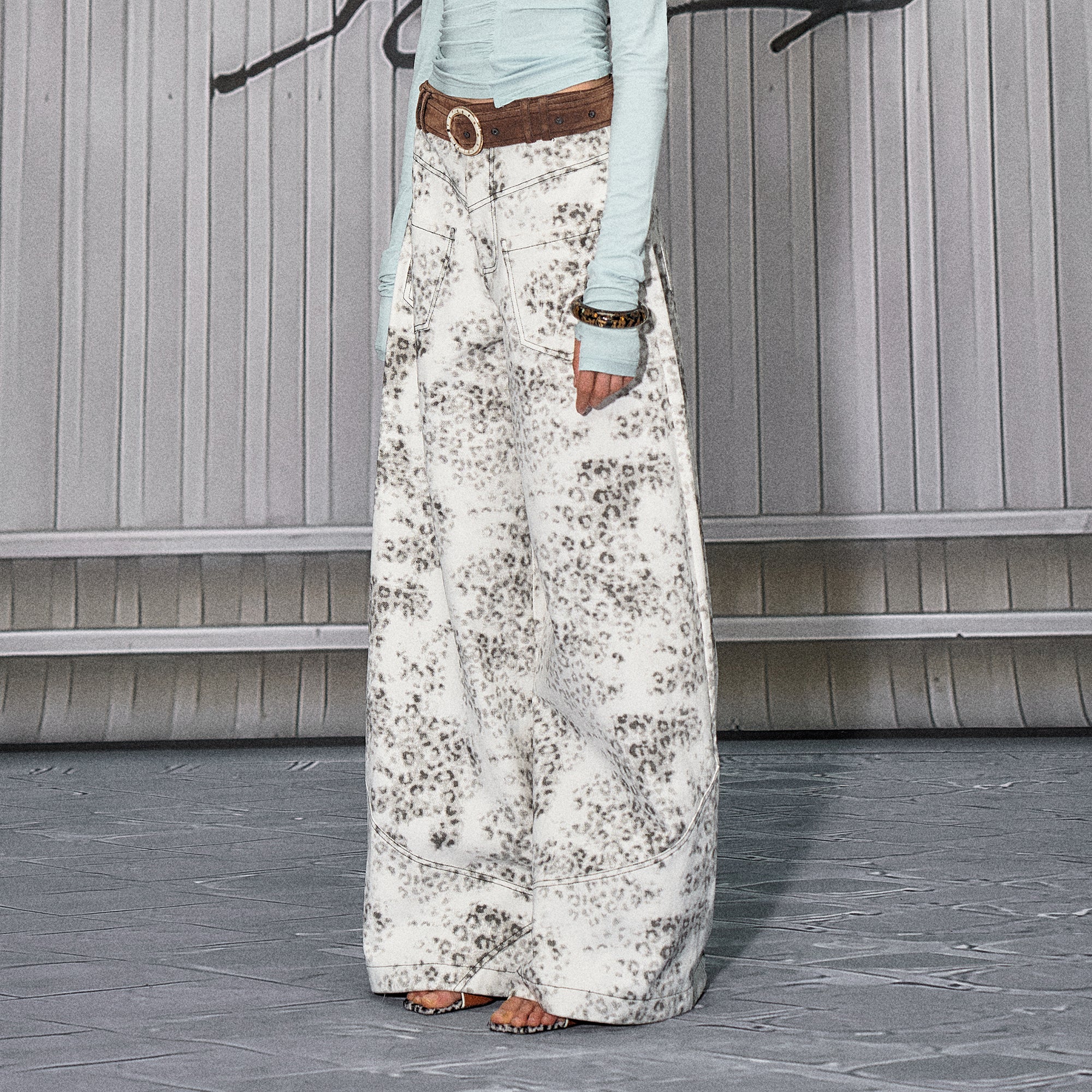 THE NEVERMORE Contrast-Waist Leopard Paneled Wide-Leg Jeans