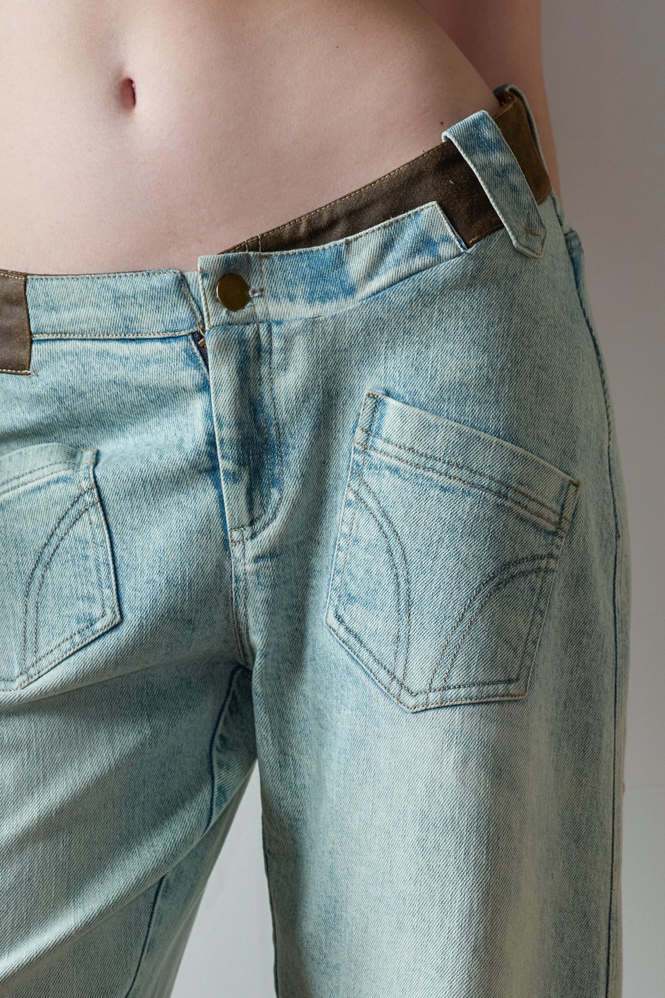 THE NEVERMORE Contrast Waistband Wide-Leg Jeans