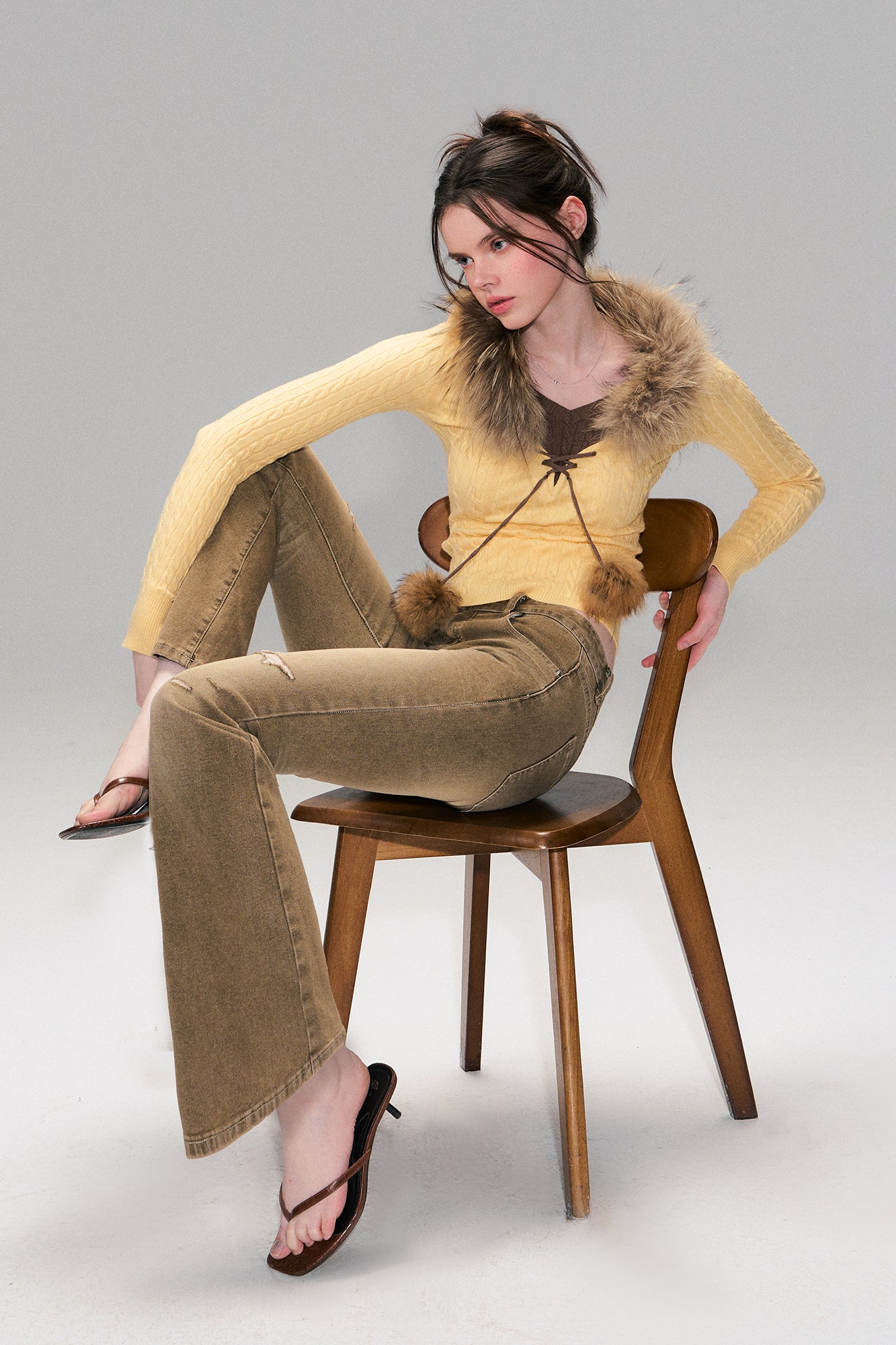 THE NEVERMORE Detachable Faux-Fur Collar Lace-Up Sweater