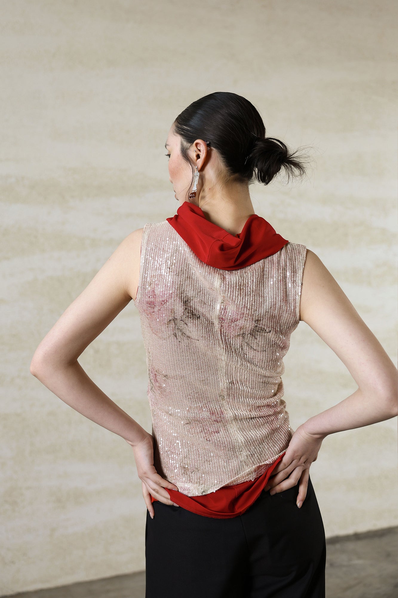 WUHEYIZUO Sequin Contrast Drape-Neck Tank Top
