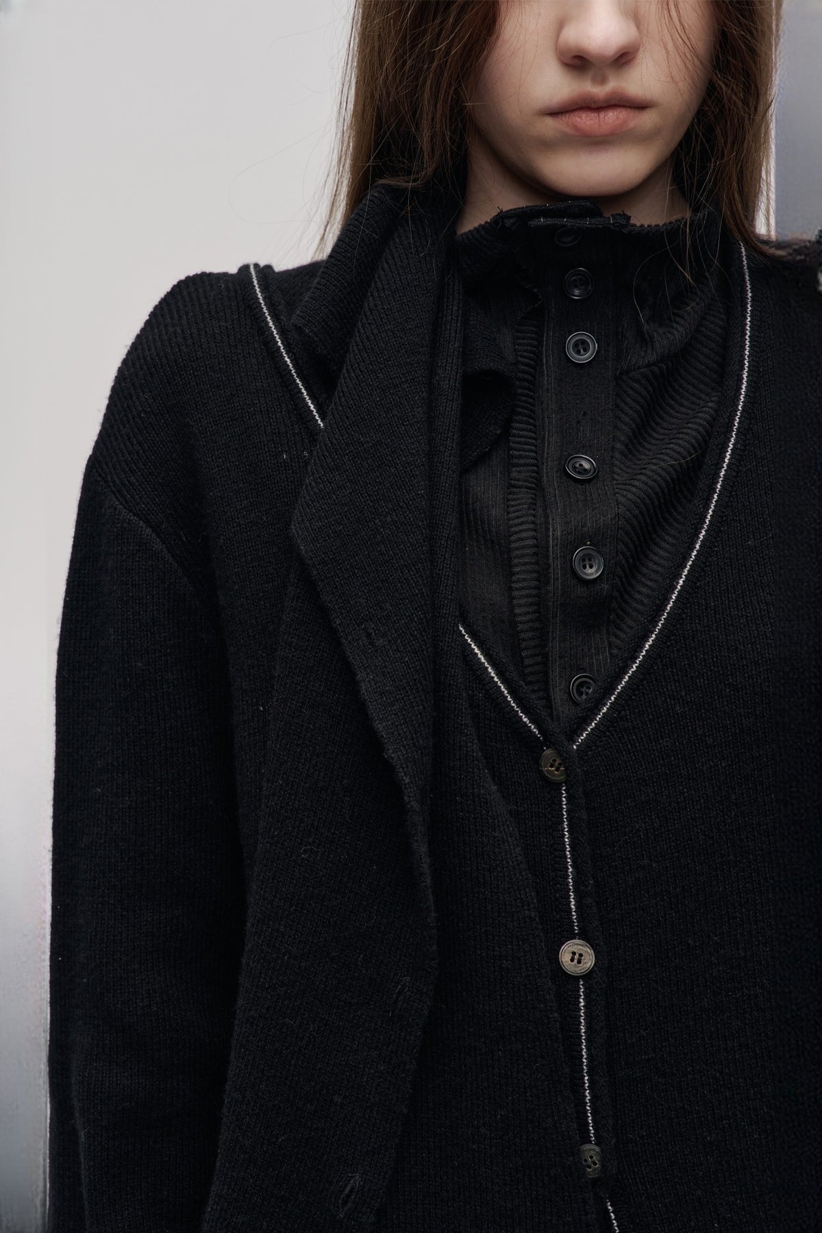 ILNya Nieternite Nifutur Deconstructed Stand-Collar Slim Long-Sleeve Tee — half body