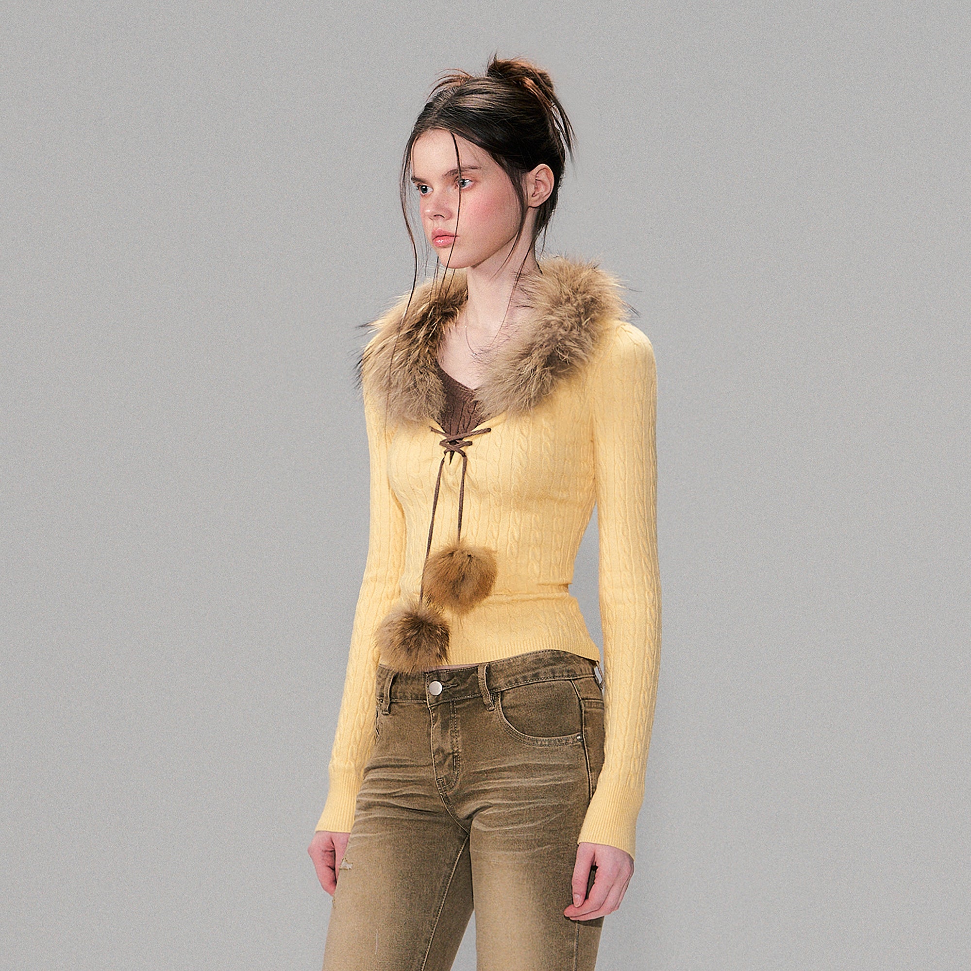 THE NEVERMORE Detachable Faux-Fur Collar Lace-Up Sweater