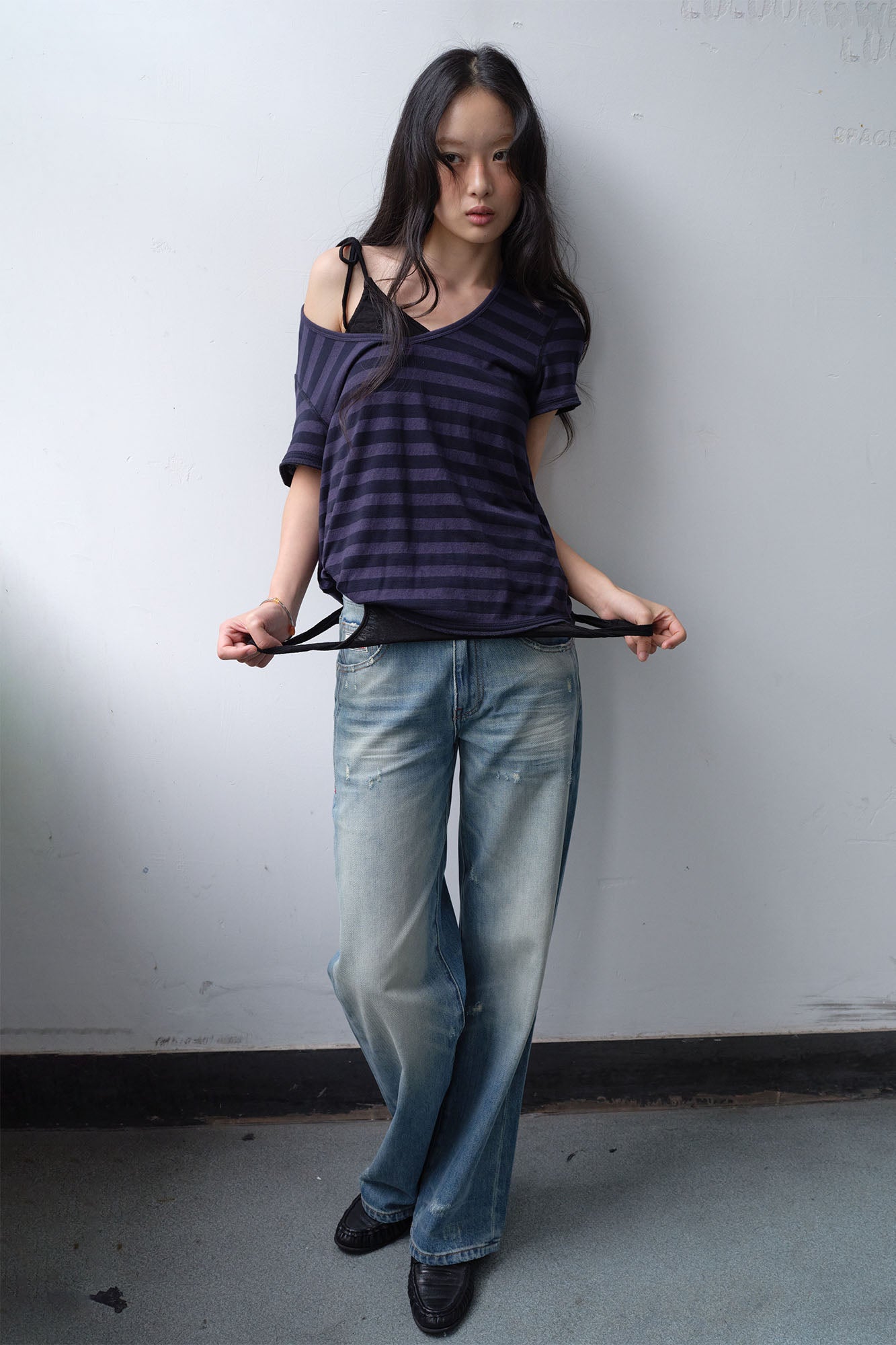NEVERSEEZ Distressed Washed Straight-Leg Jeans