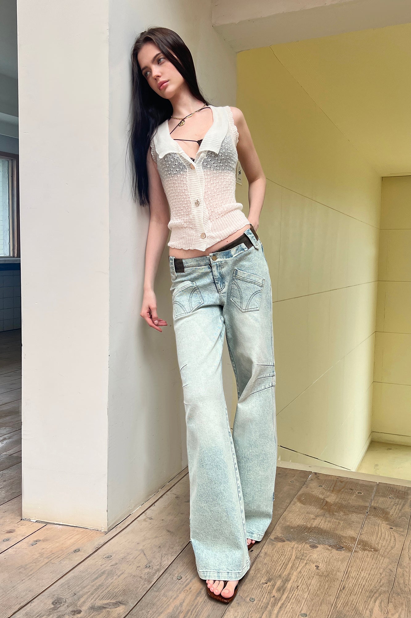 THE NEVERMORE Contrast Waistband Wide-Leg Jeans
