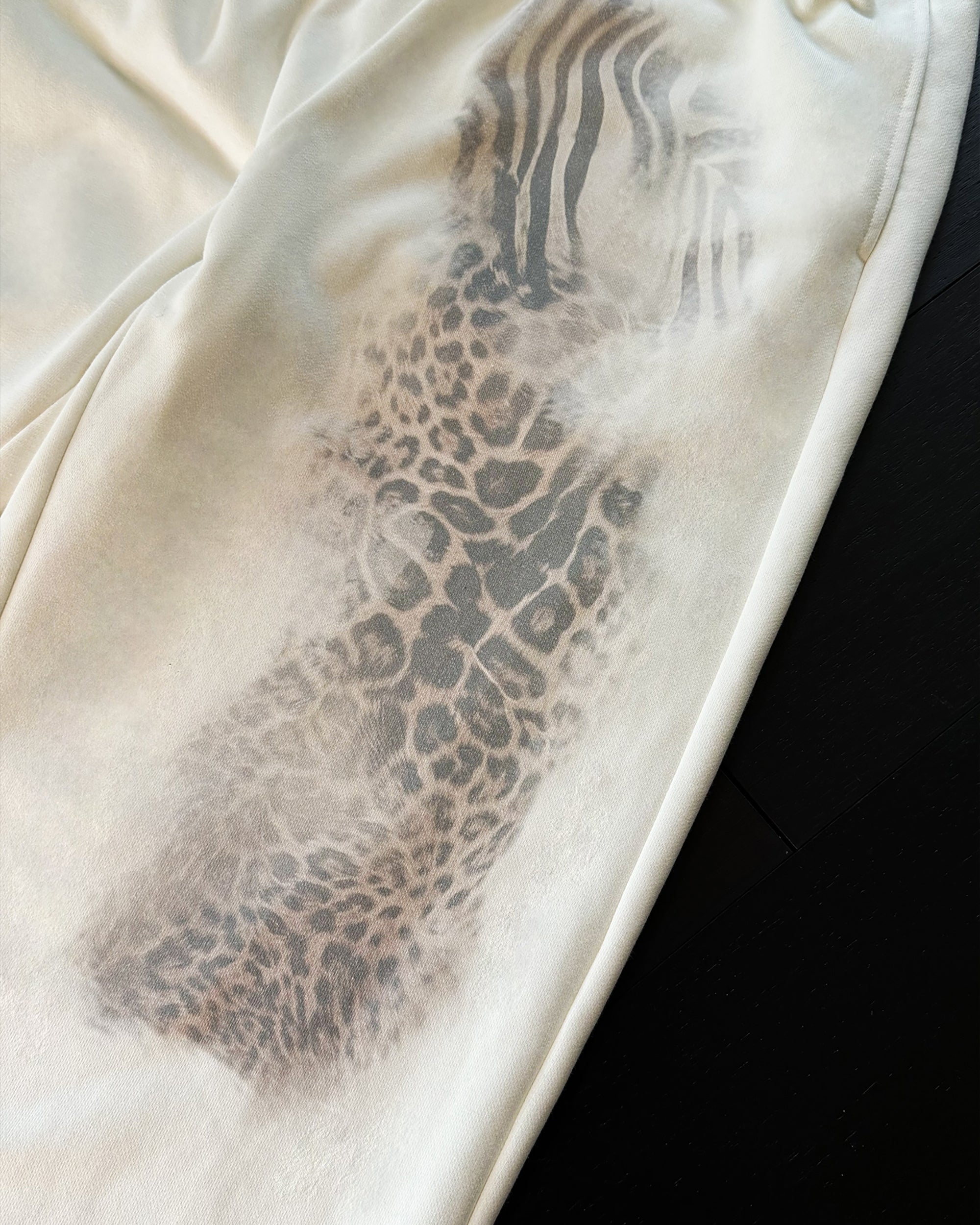 DONSMOKE Zebra Full-Print Straight-Leg Sweatpants