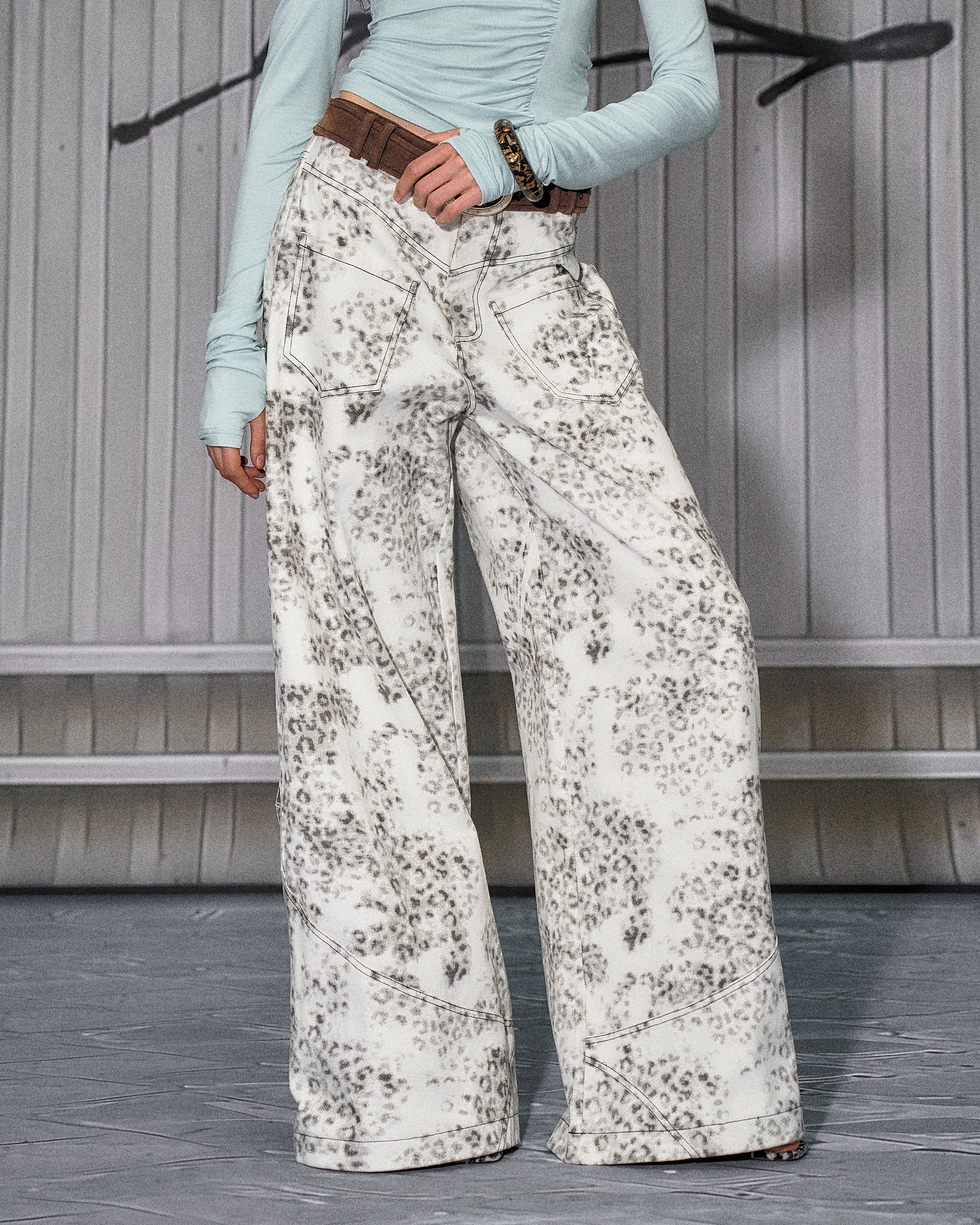 THE NEVERMORE Contrast-Waist Leopard Paneled Wide-Leg Jeans