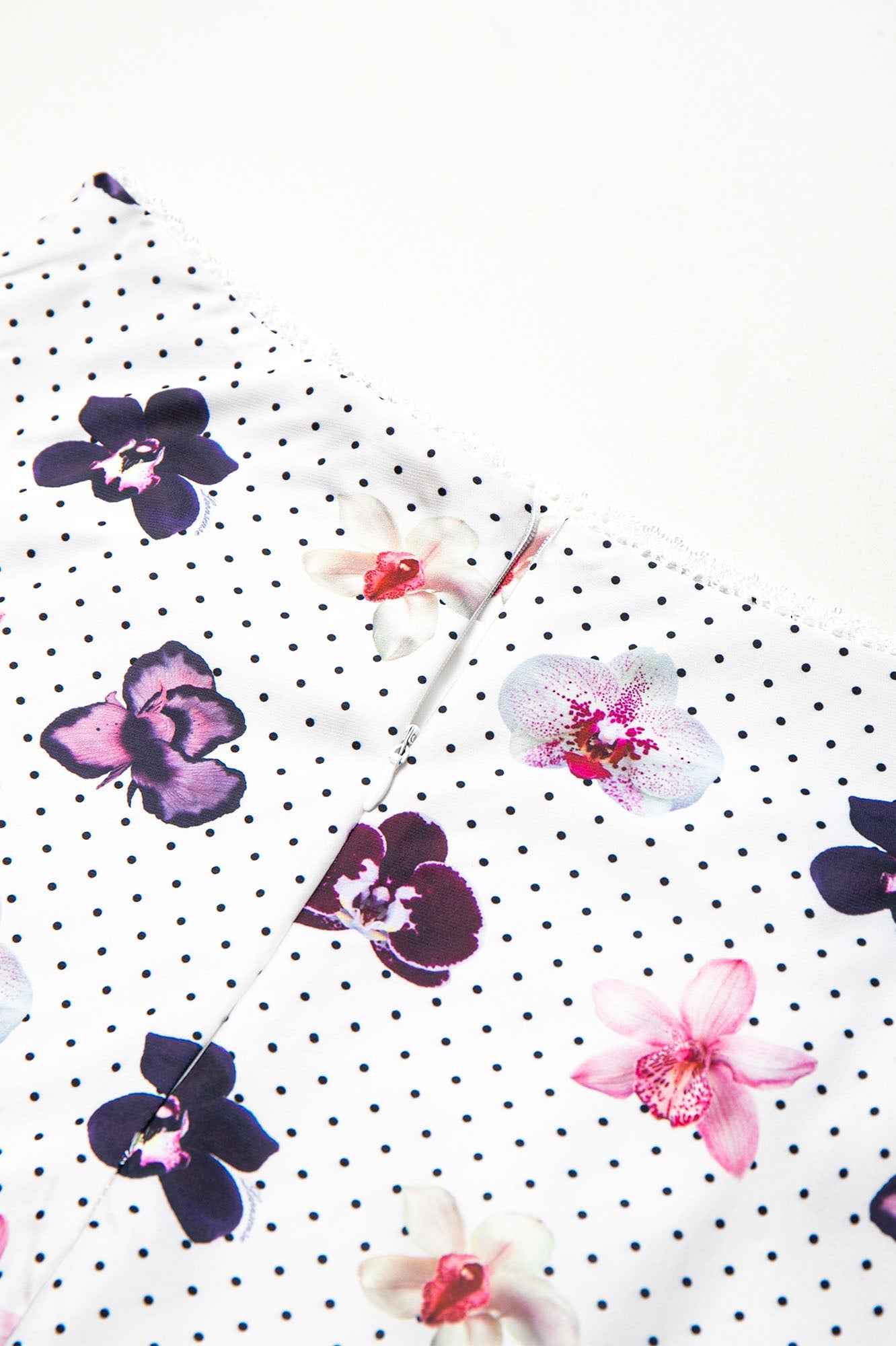 LEONSENSE Moth Orchid & Dot Mini Skirt