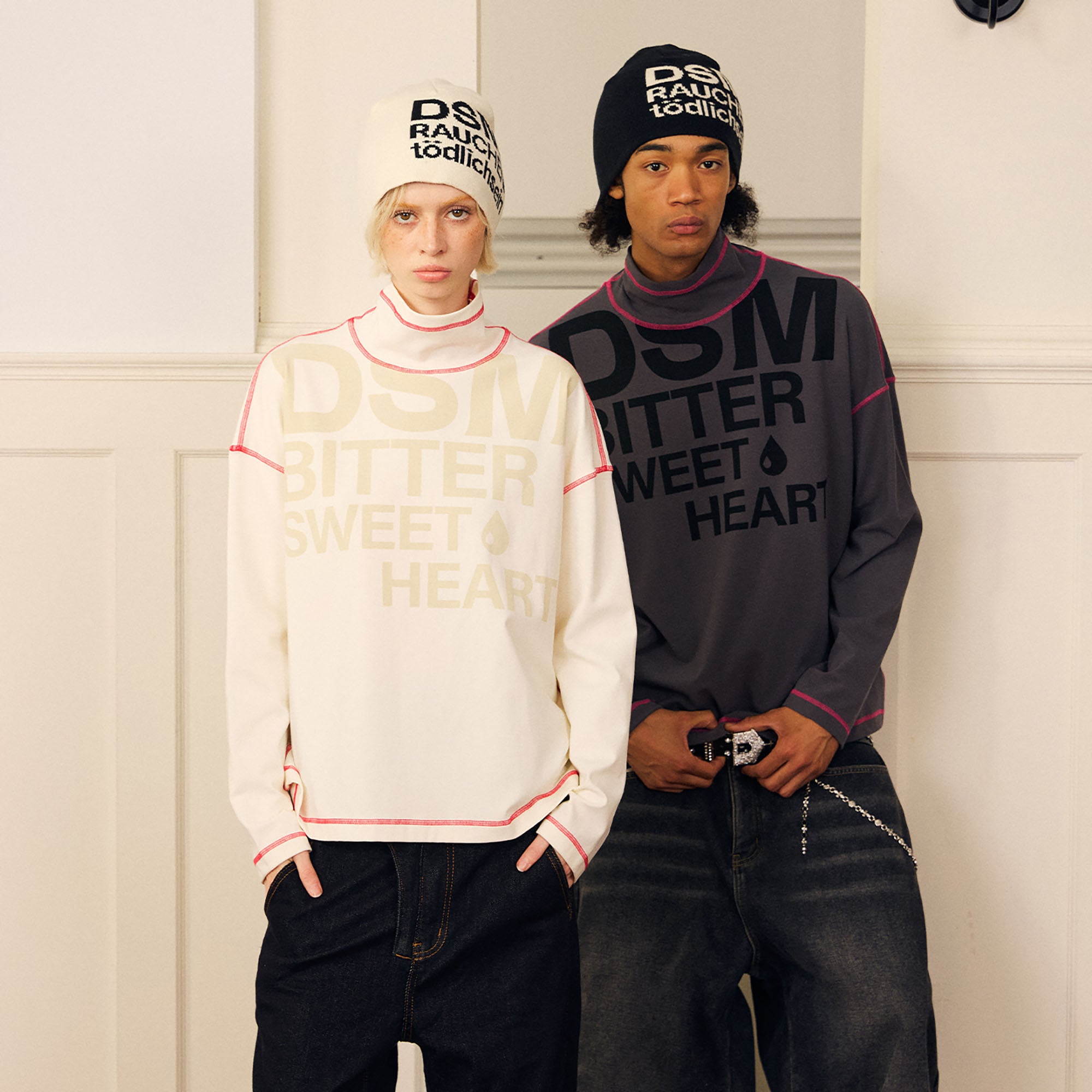 DONSMOKE Contrast Stitch LOGO Turtleneck