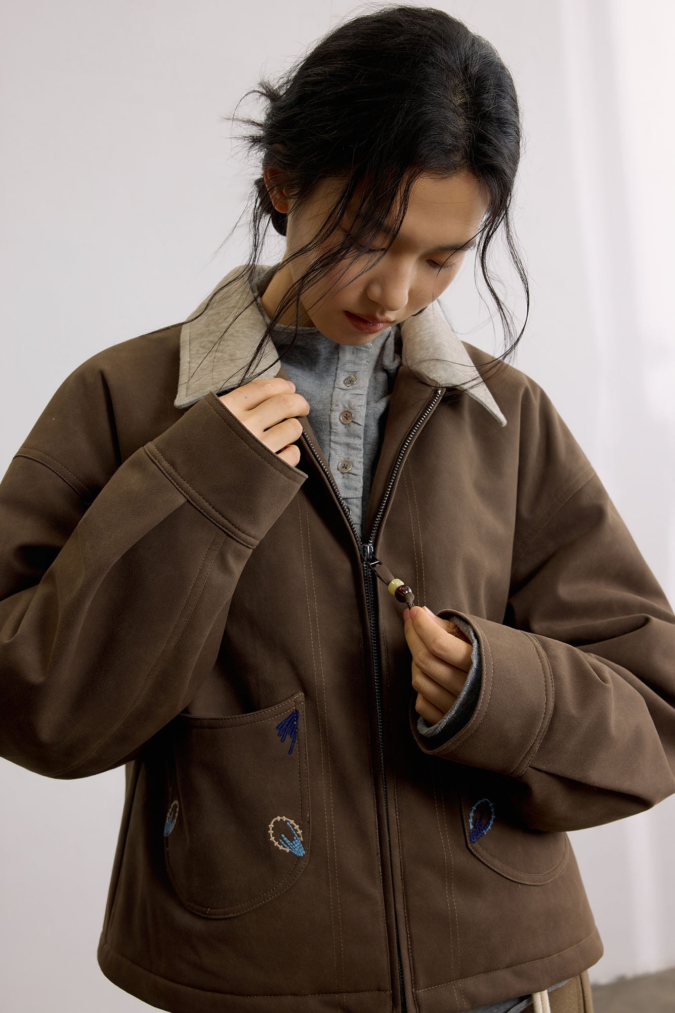 SAME FLOW Contrast Collar Embroidered Suede Jacket