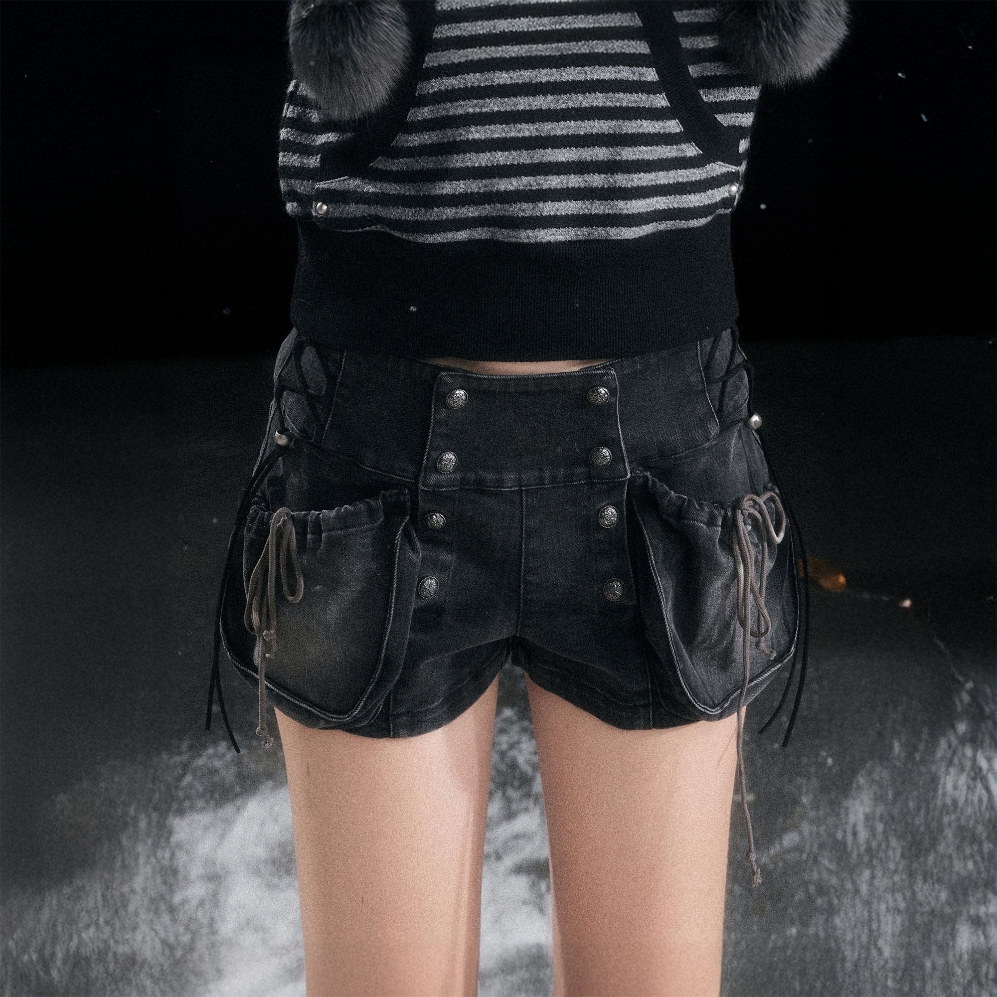 CESTNOUS Double Button Multi-Pocket Shorts