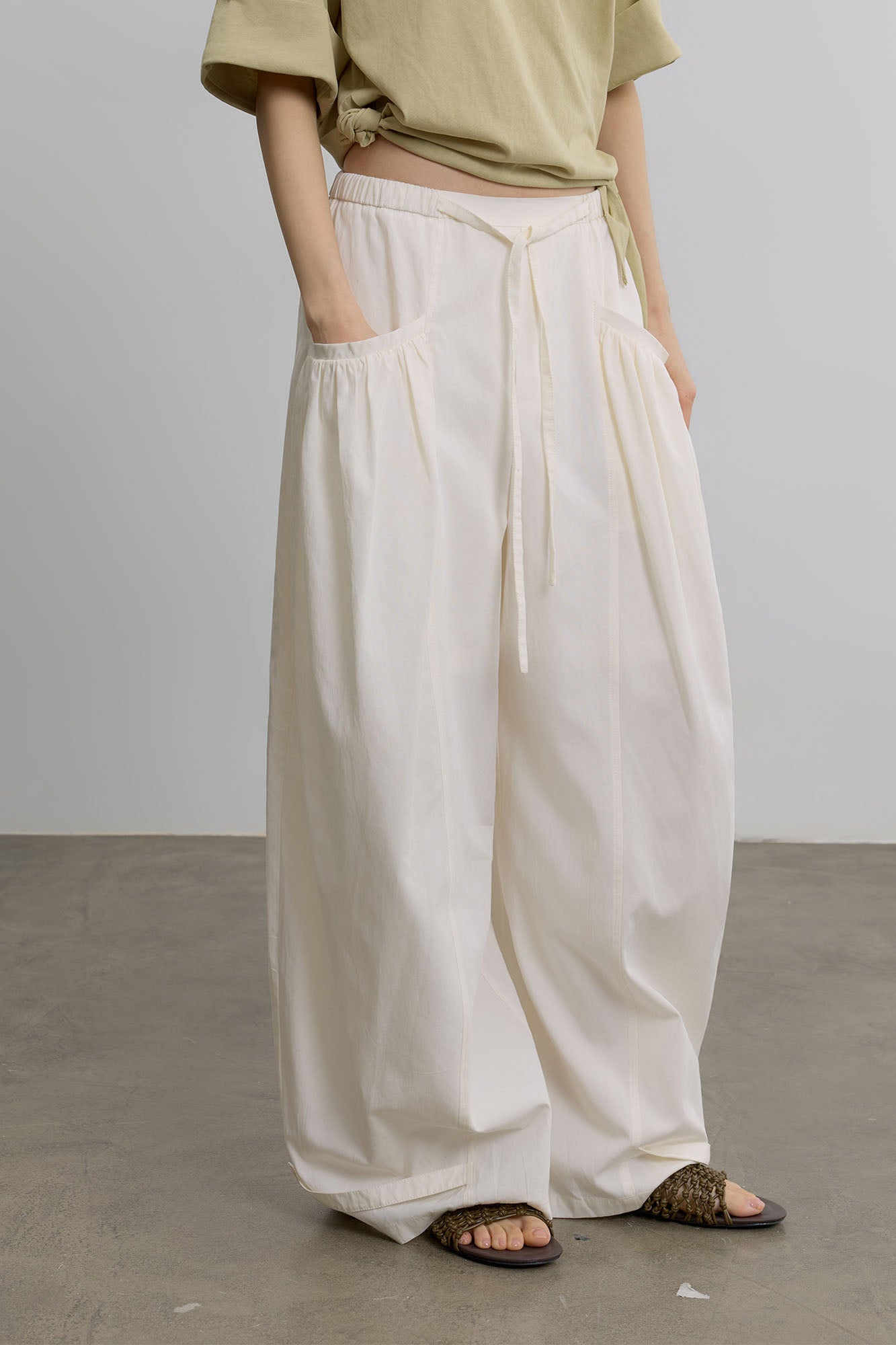 SAME FLOW Crinkled Linen-Blend Oversized Drawstring Pants