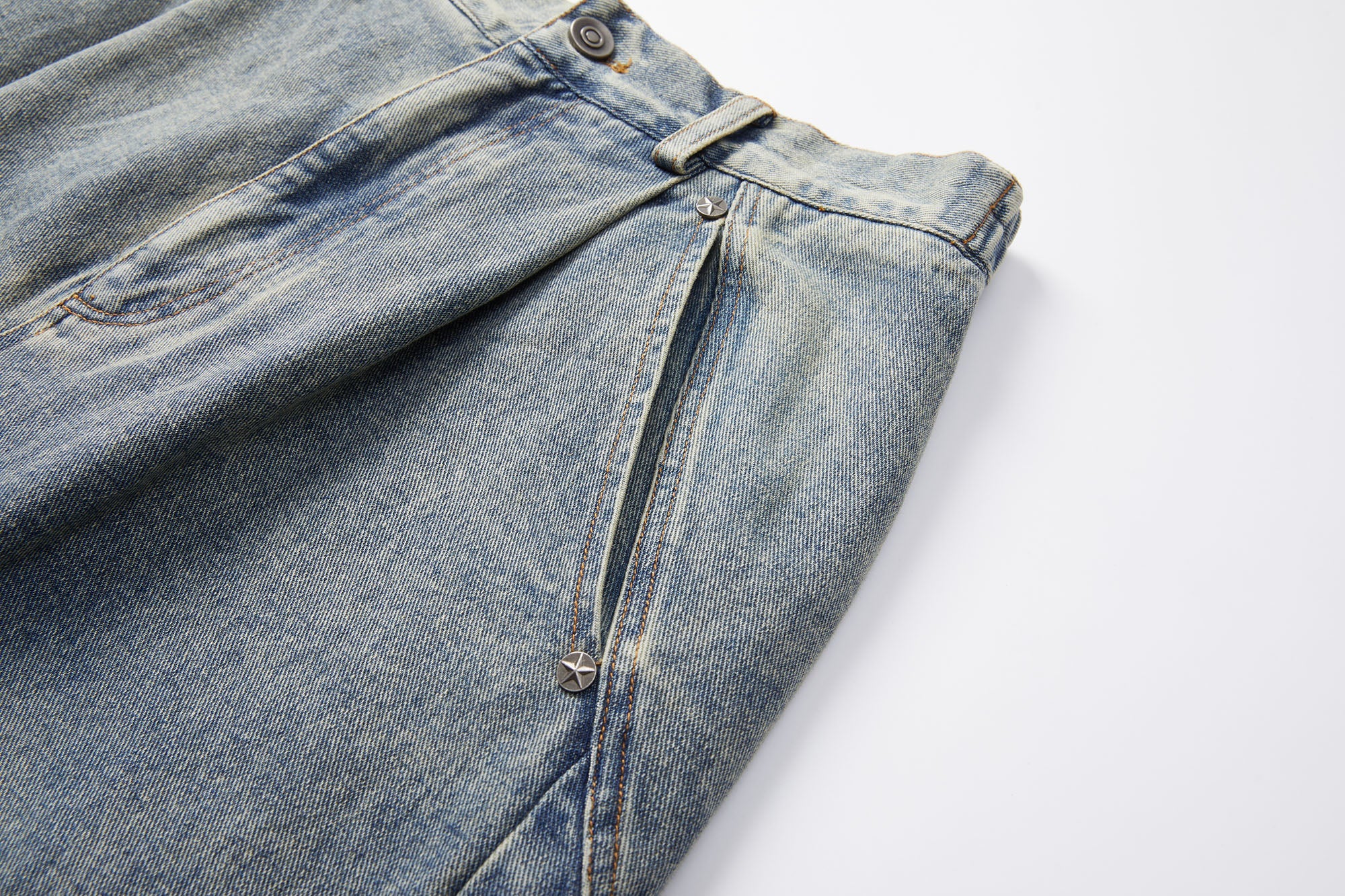 ERROR CODE ROBOT Washed Curved Pleated- Knee Jeans