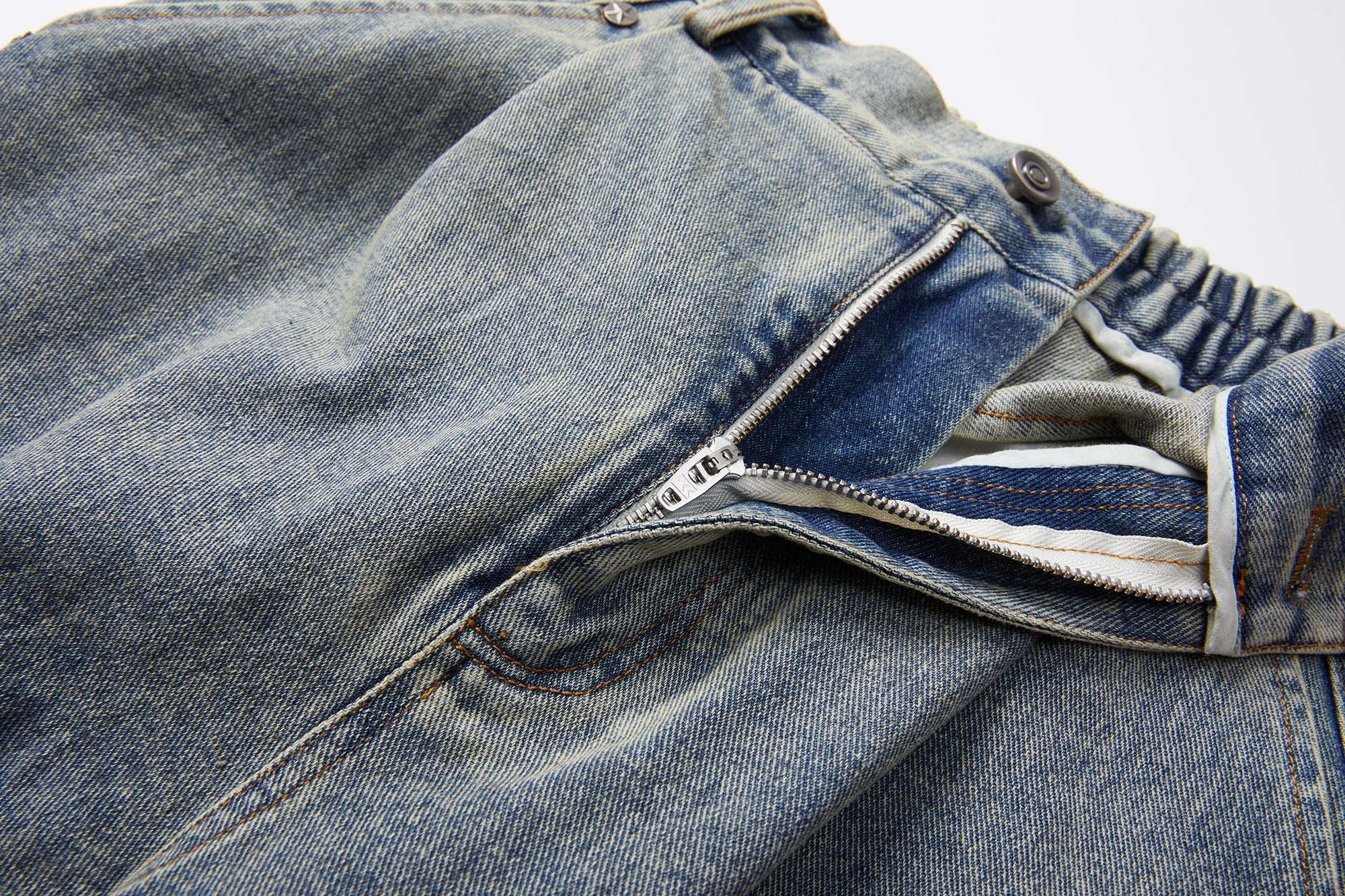 ERROR CODE ROBOT Washed Curved Pleated- Knee Jeans