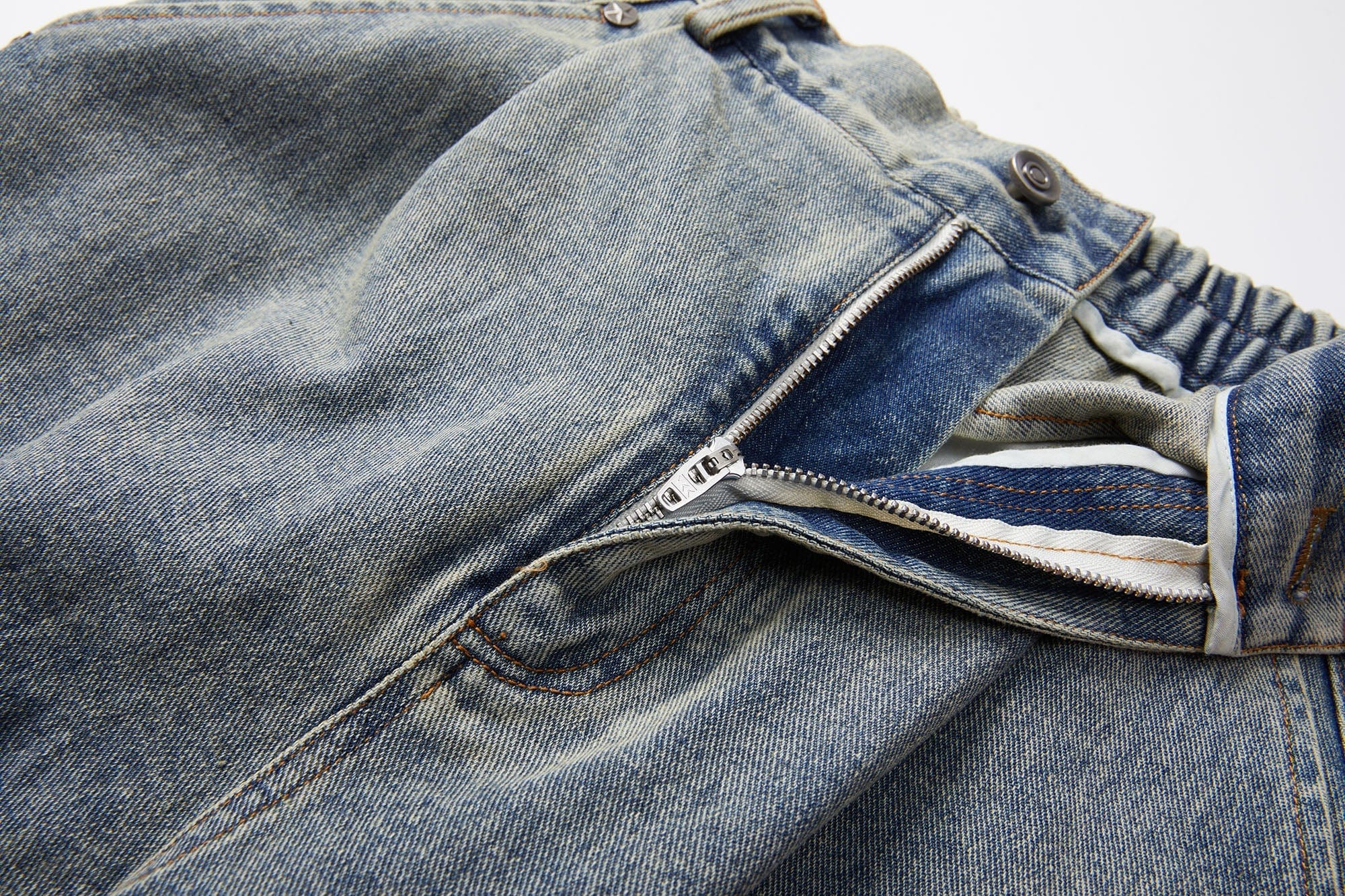 ERROR CODE ROBOT Washed Curved Pleated-Knee Jeans