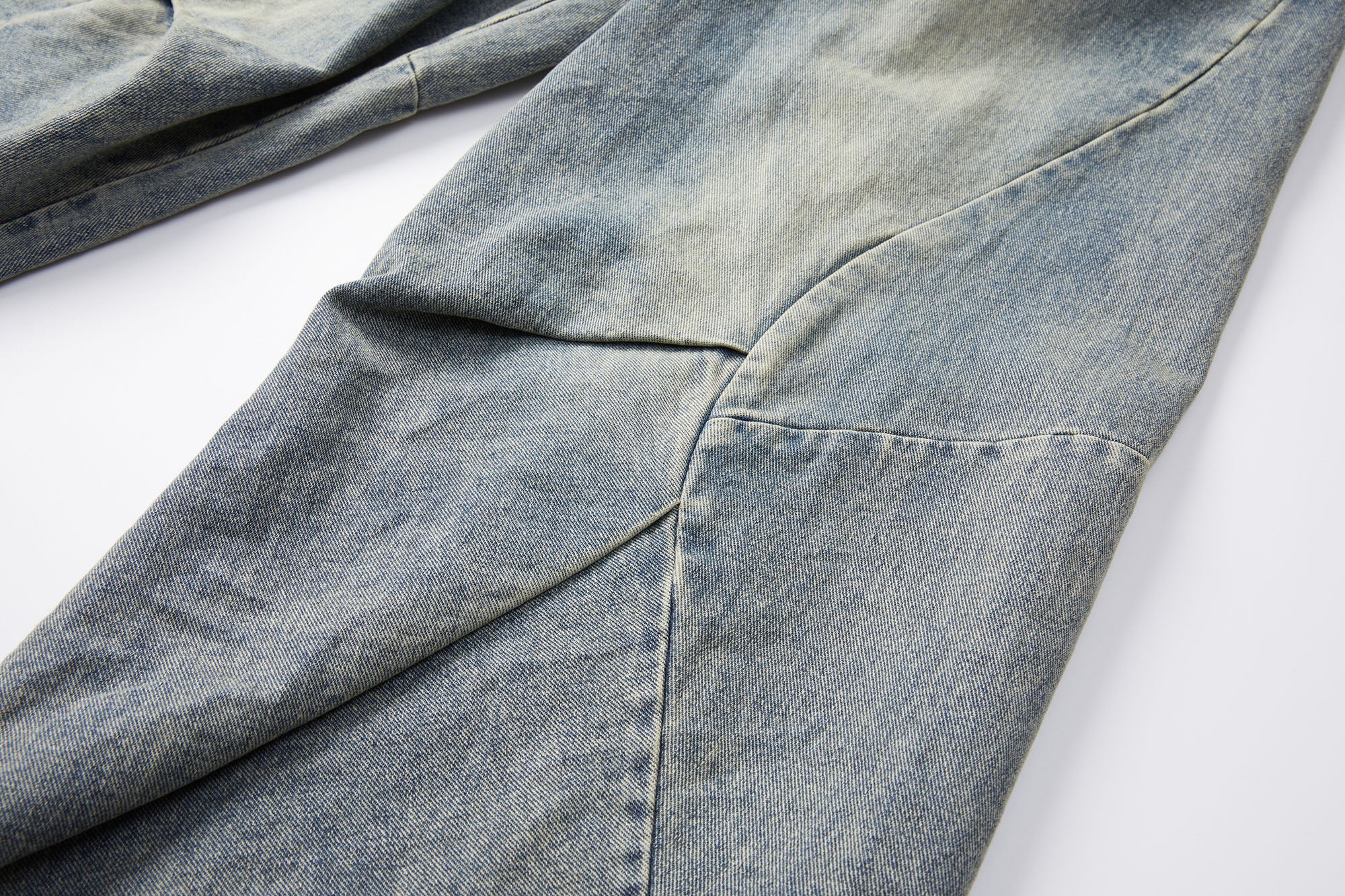 ERROR CODE ROBOT Washed Curved Pleated- Knee Jeans