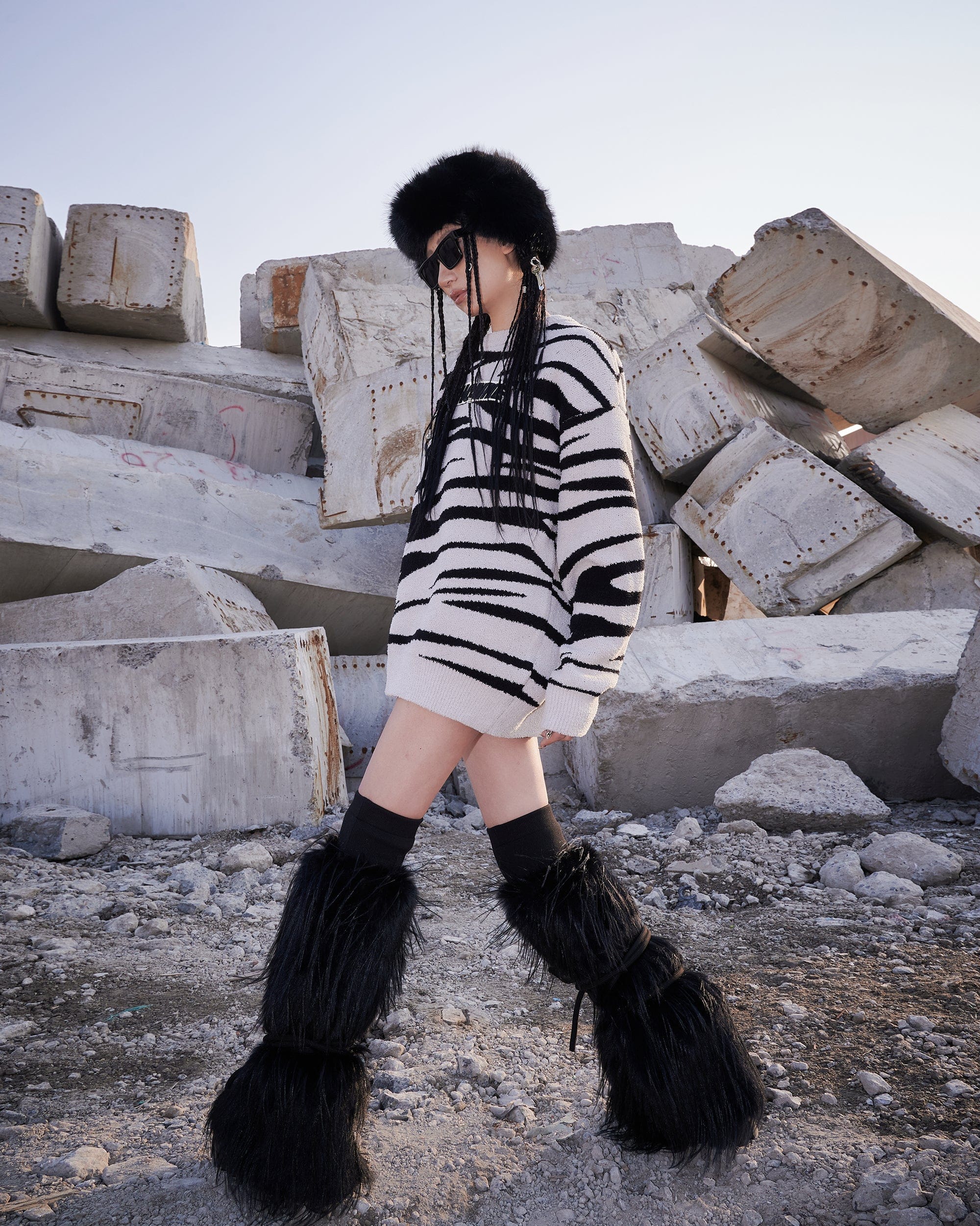 MOGONGSHE Zebra Jacquard LOGO Patch Sweater