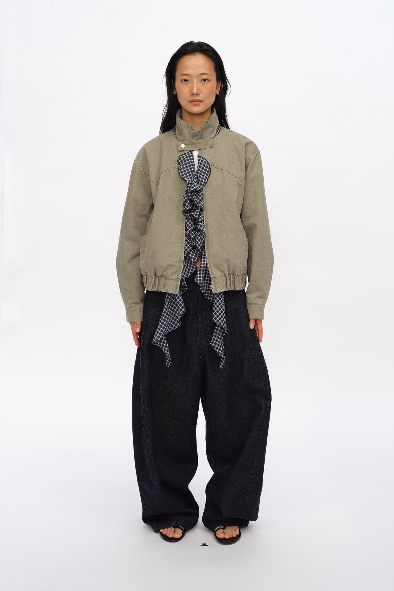 OINIMI Essential Barrel-Leg Raw Jeans