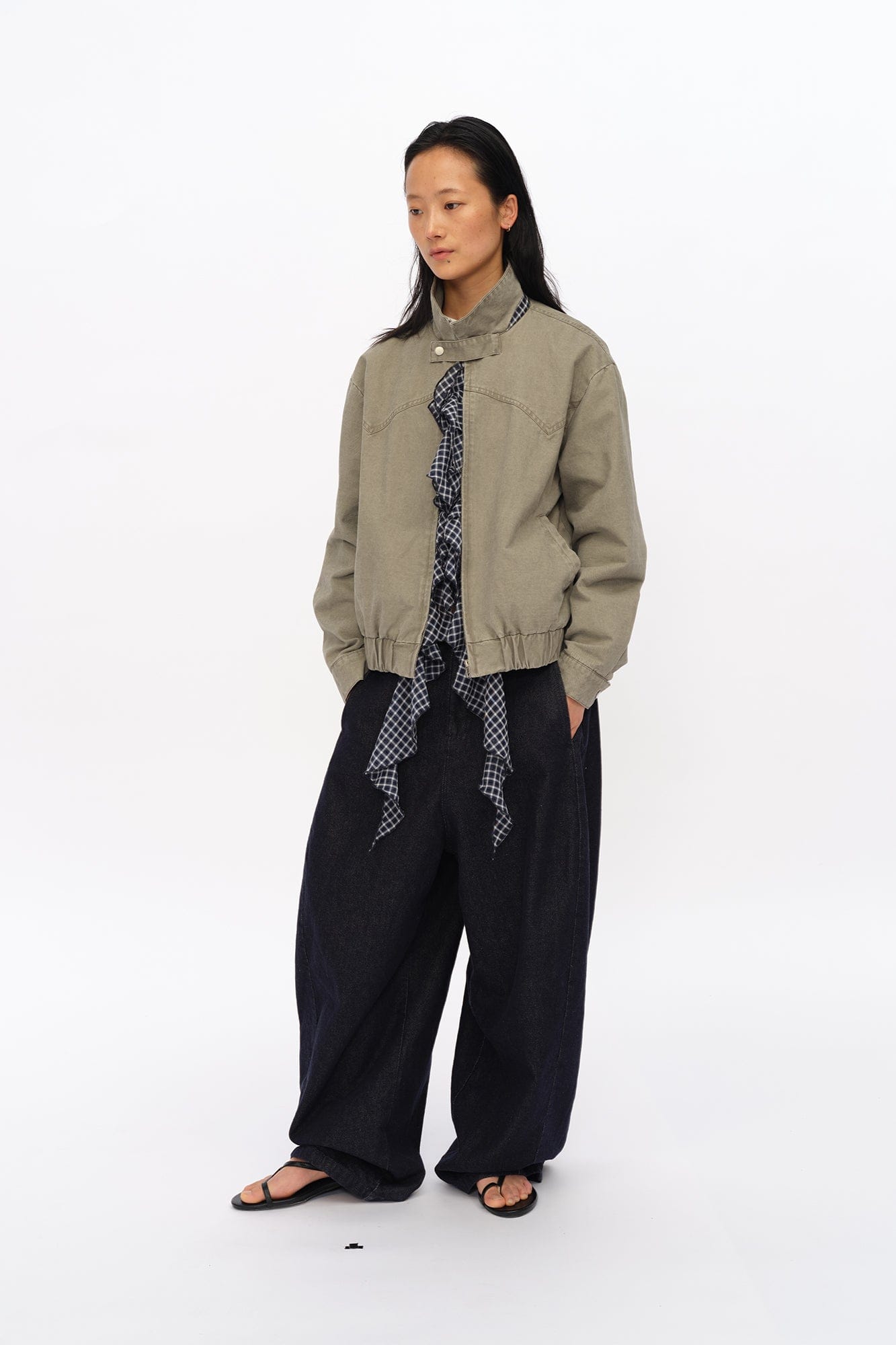 OINIMI Essential Barrel-Leg Raw Jeans