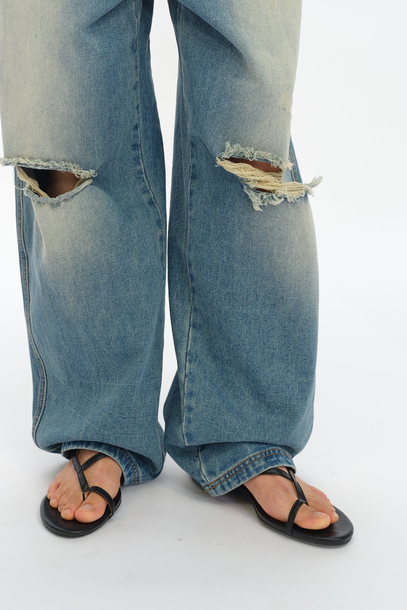 OINIMI Distressed Washed Wide-Leg Jeans