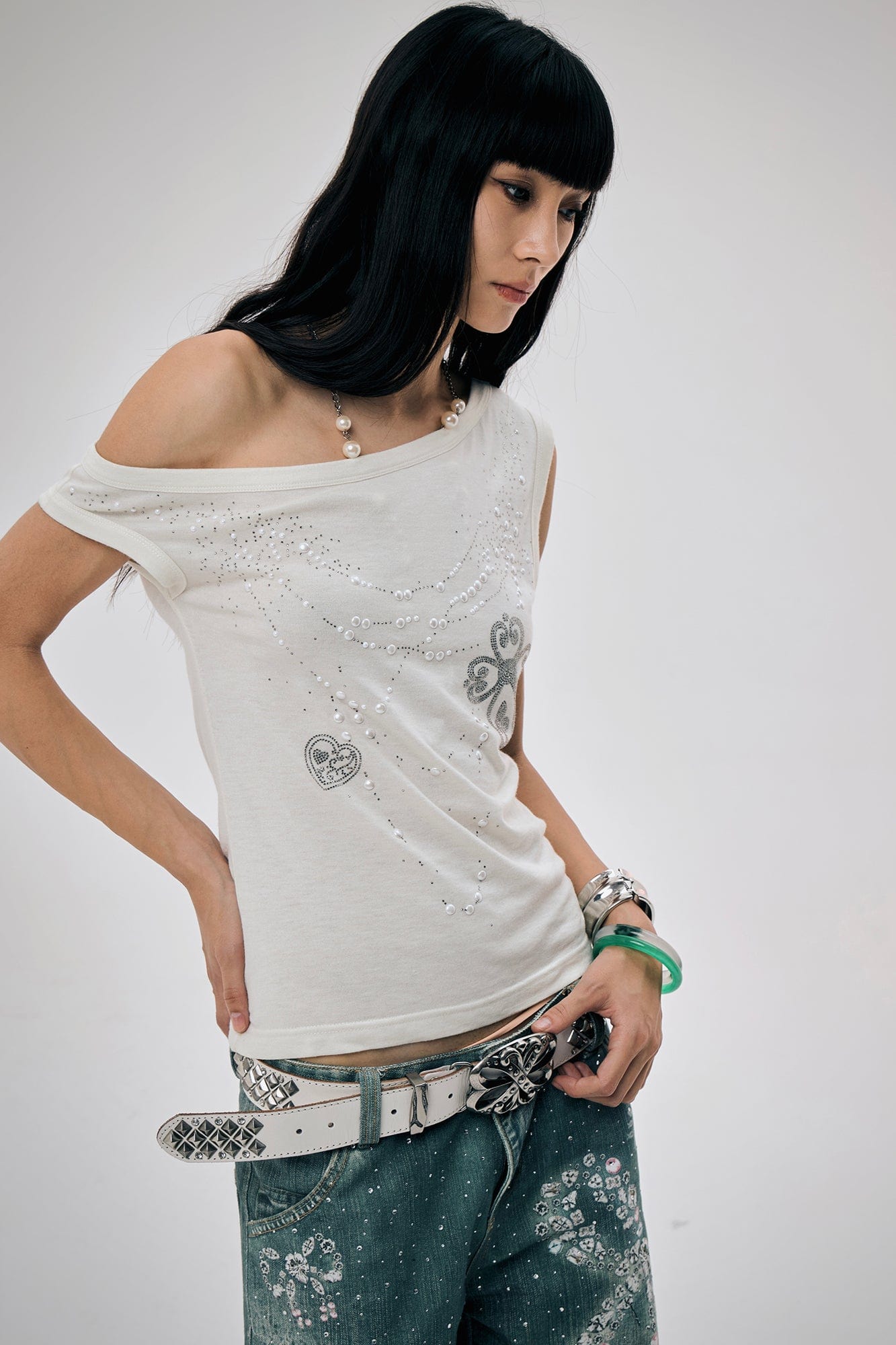 FAYCHUI Asymmetrical Pearl Studded Tank Top