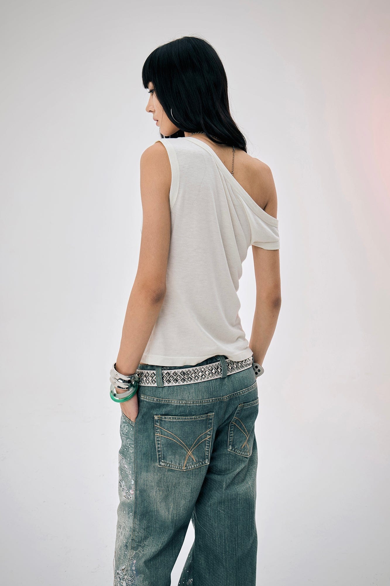 FAYCHUI Asymmetrical Pearl Studded Tank Top