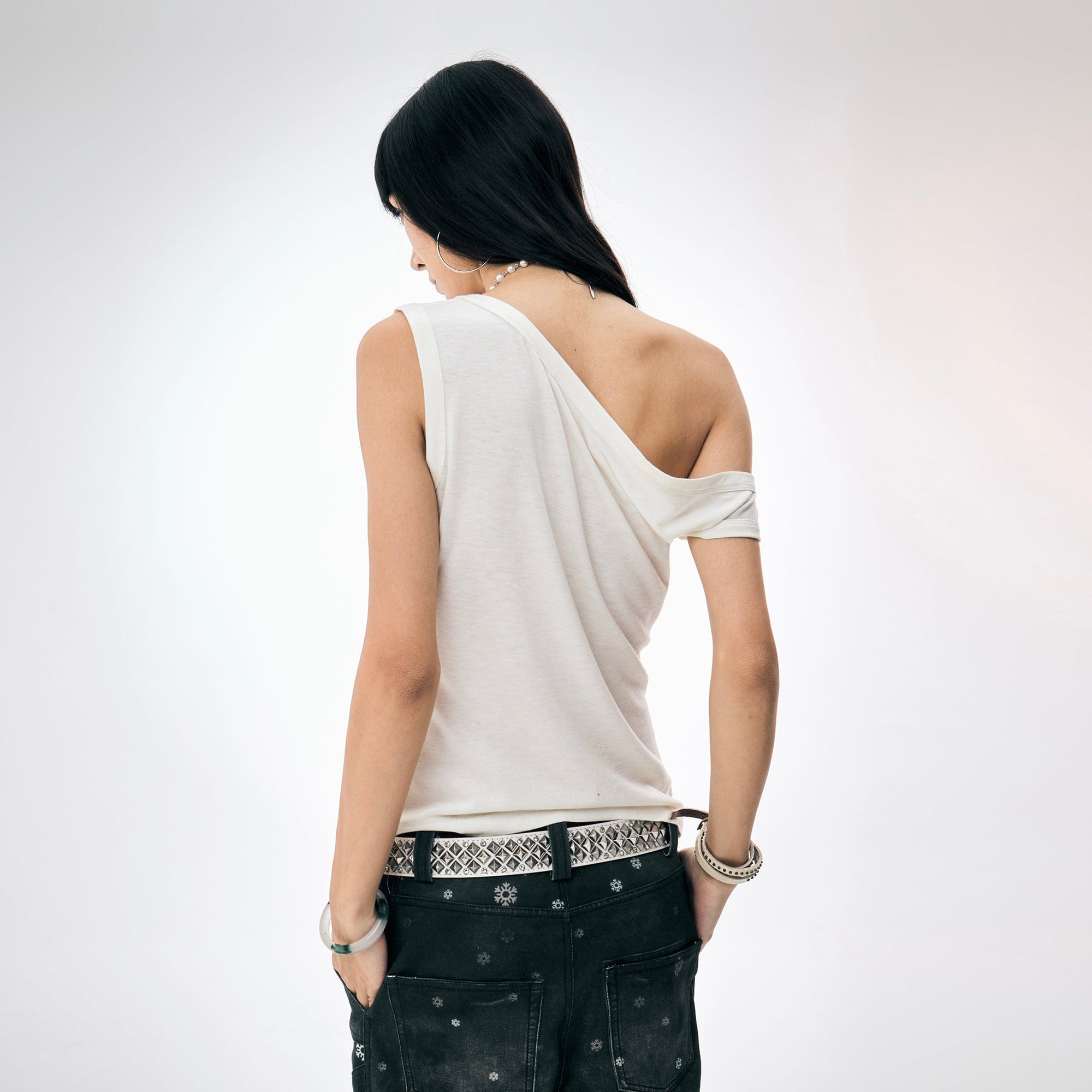 FAYCHUI Asymmetrical Pearl Studded Tank Top