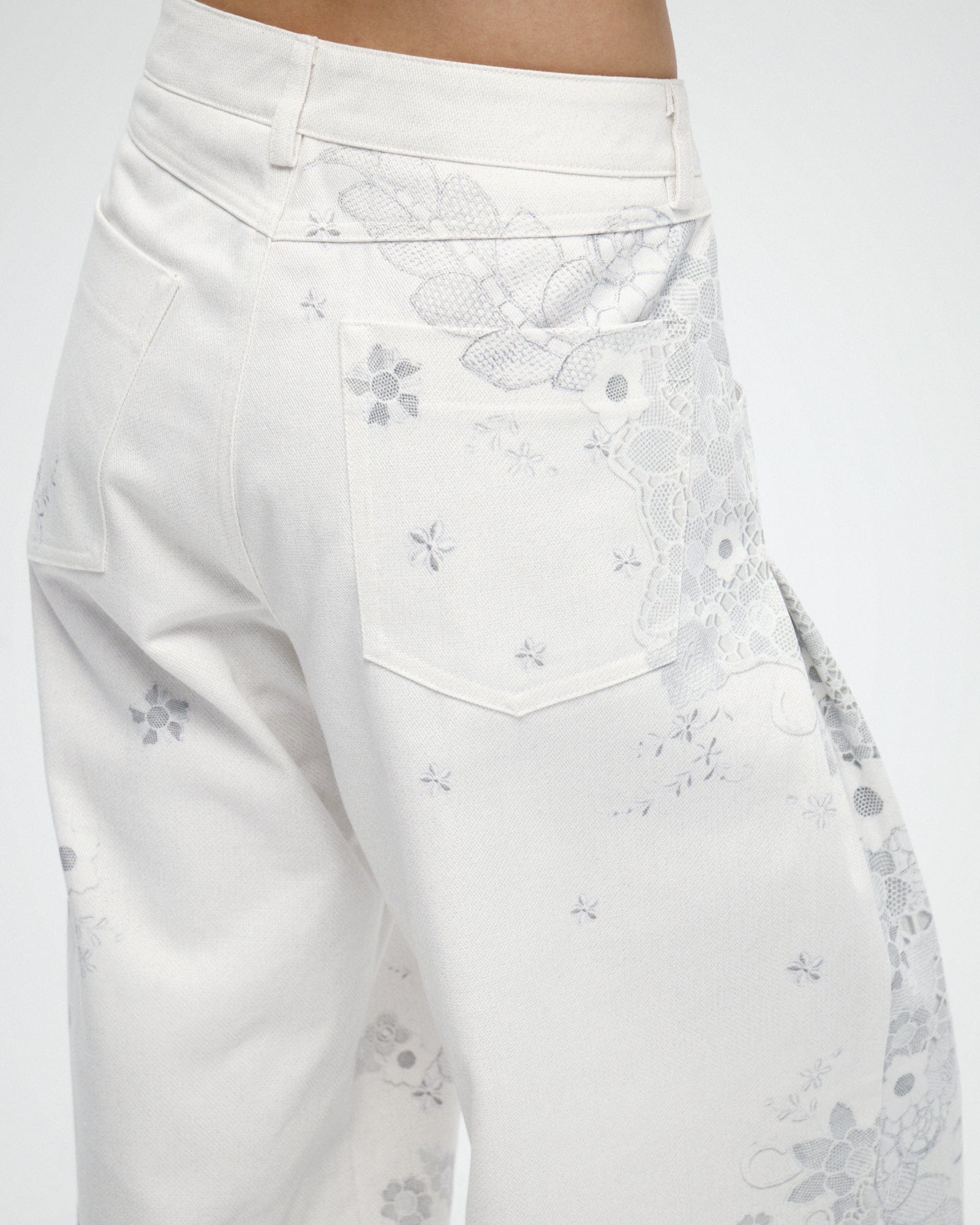 FAYCHUI Lace Graphics Wide-Leg Jeans White